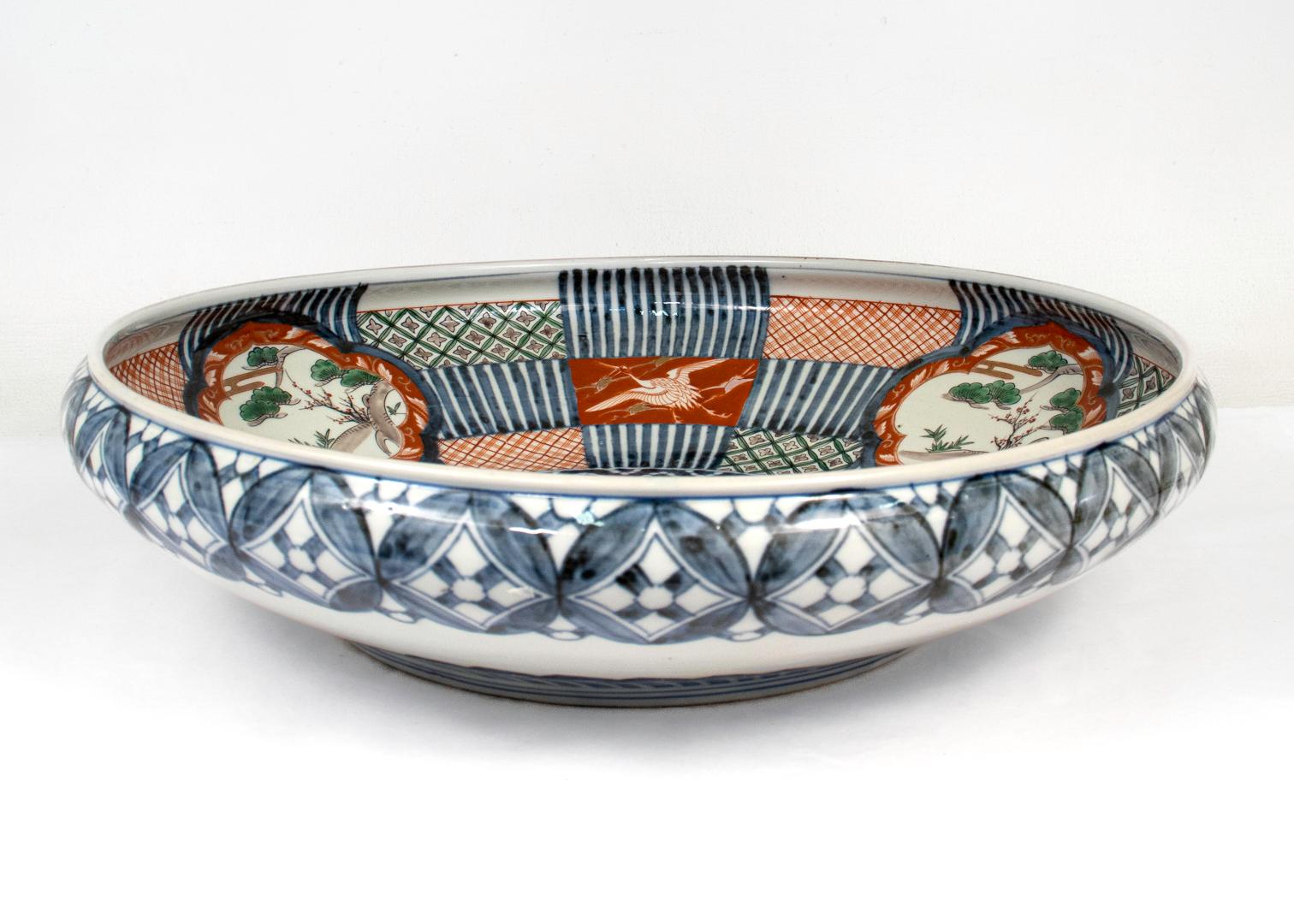 Large 18-inch Japanese Imari Porcelain Bowl In Good Condition In Philadelphia, PA