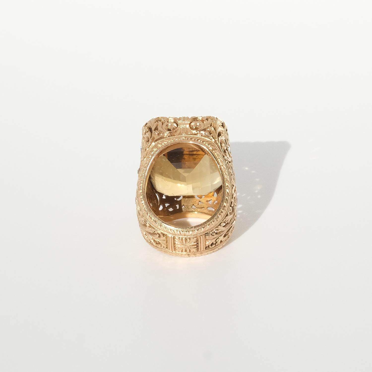 Großer Ring aus 18 Karat Gold mit rechteckigem Citrin im Zustand „Gut“ im Angebot in Stockholm, SE
