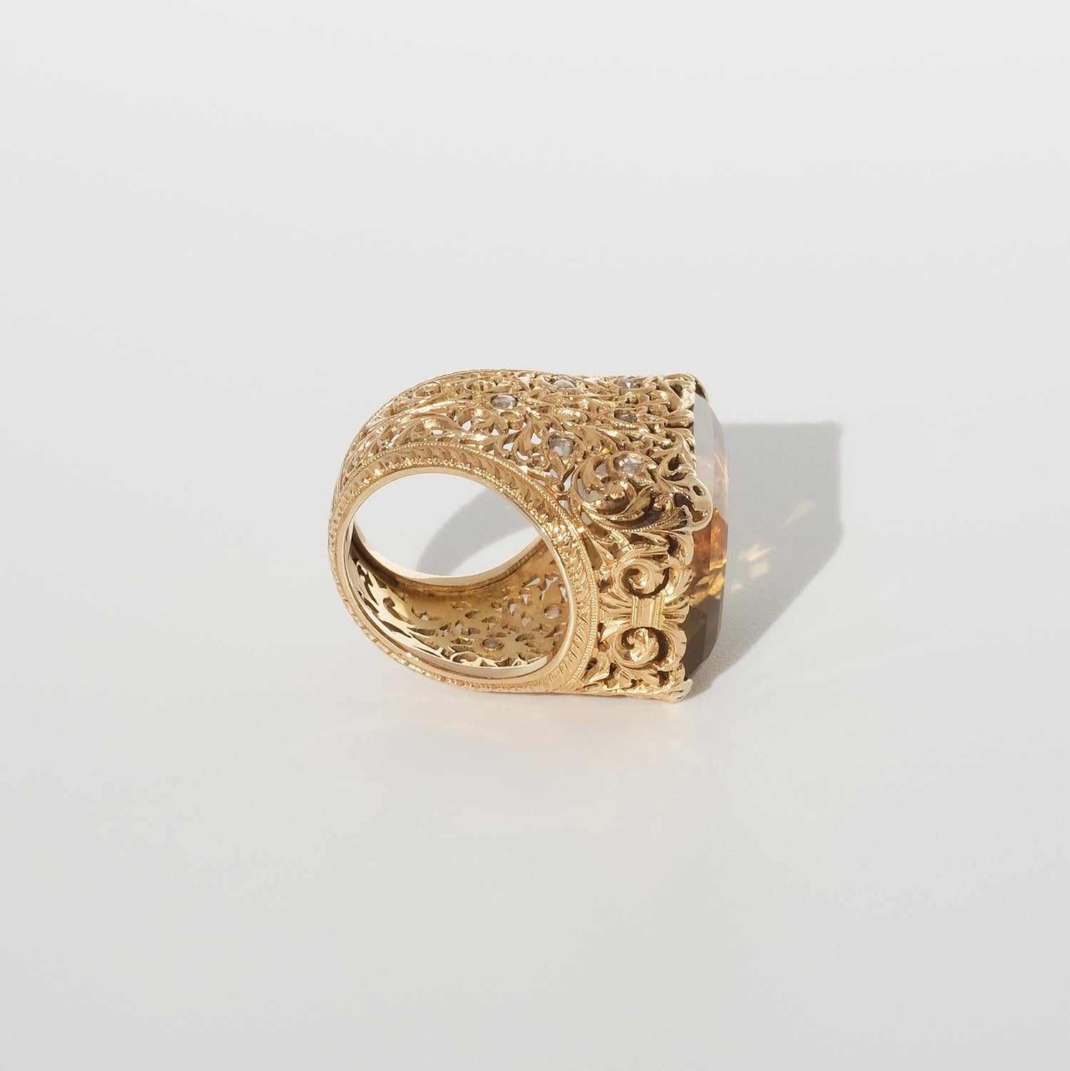 Großer Ring aus 18 Karat Gold mit rechteckigem Citrin im Angebot 1