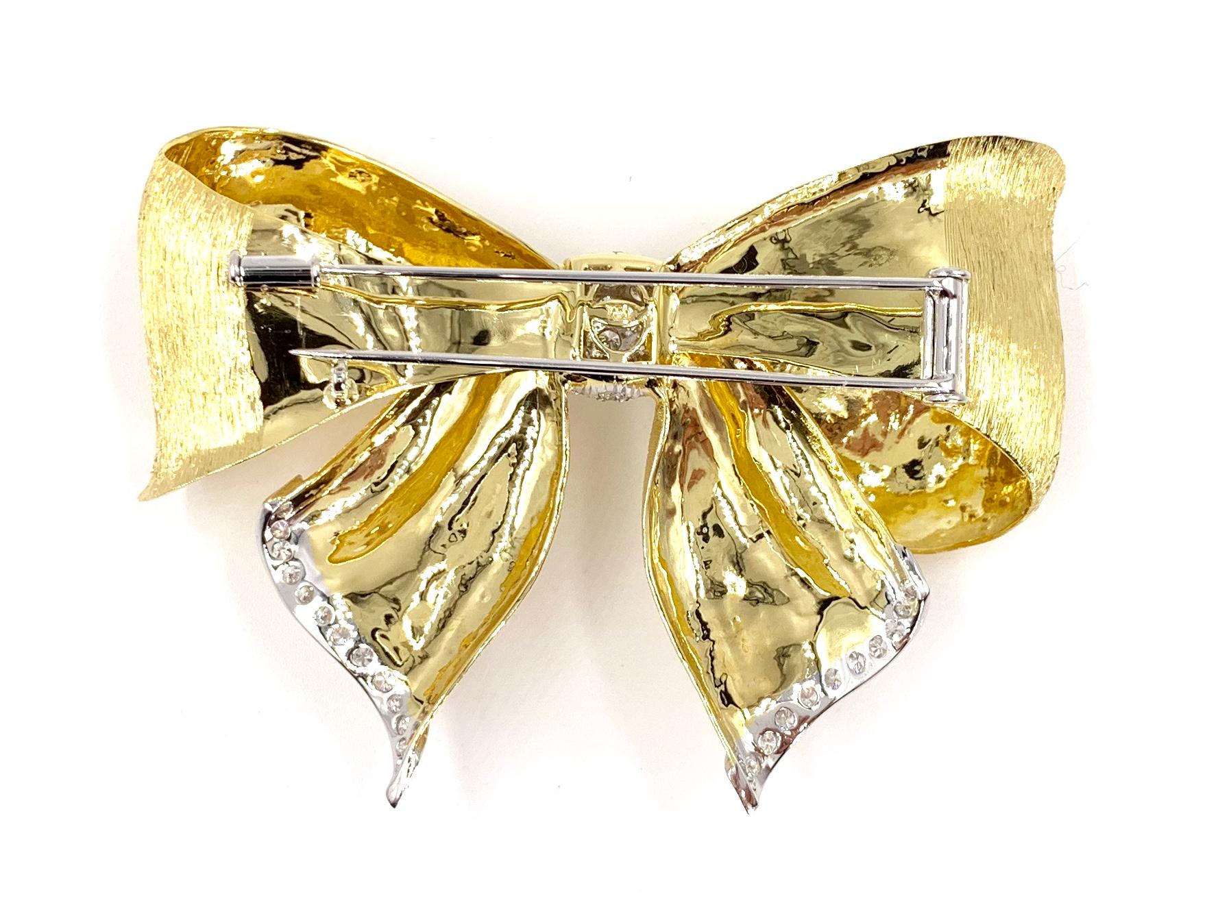 Women's or Men's Large 18 Karat Gold and Diamond Bow Brooch