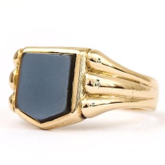 Edwardian Large 18 Karat Yellow Gold and Sardonyx Men’s Signet Ring, circa 1910
