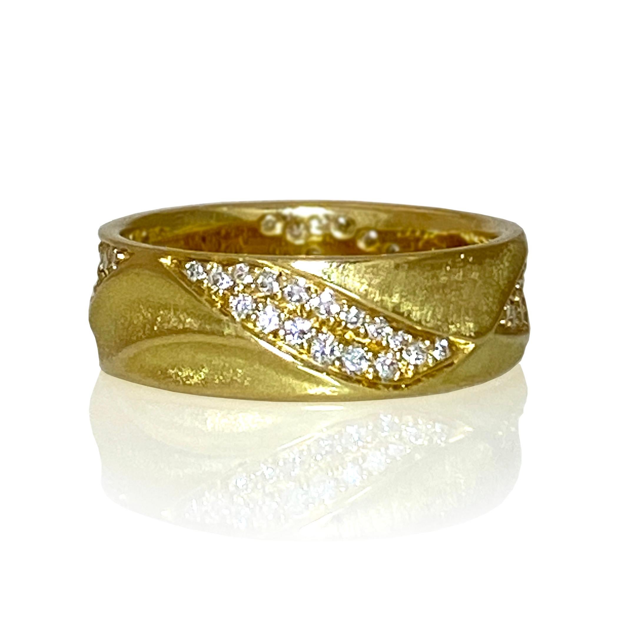 For Sale:  Large 18 Karat Yellow Gold Eternal Dune Band Ring with Diamonds from Keiko Mita 2