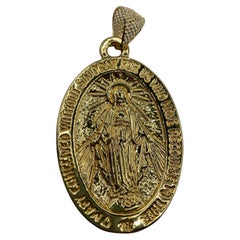 Large 18 Kt Yellow Gold Pendant with Madonna and "Pray for Us" Engraving