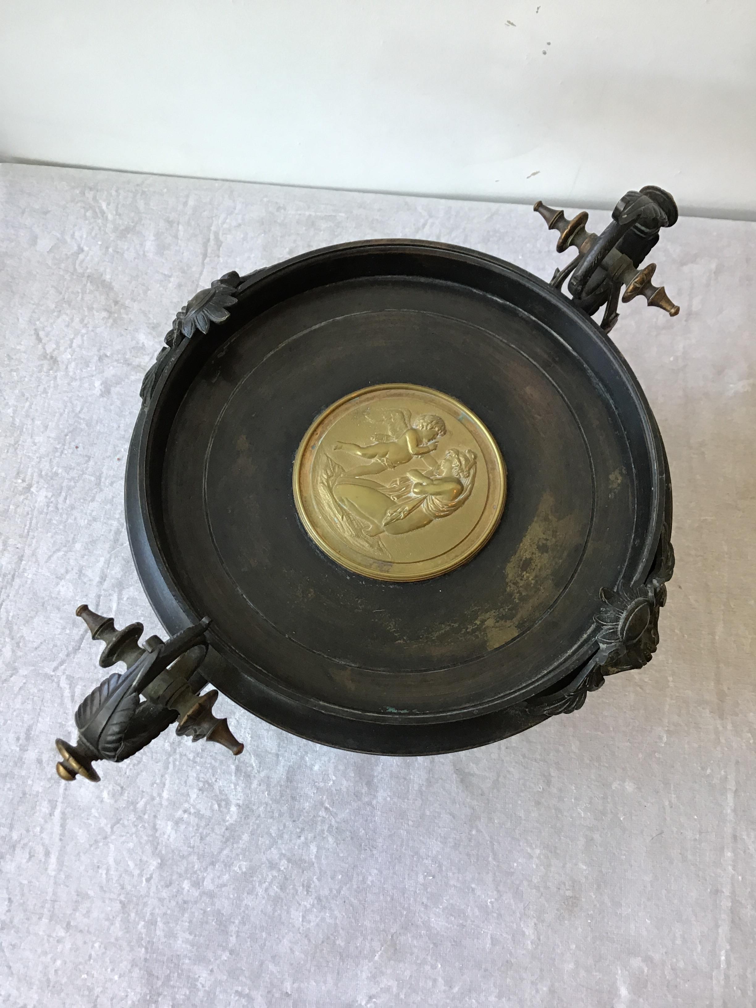 Large 1870s Bronze Classical Tazza For Sale 2