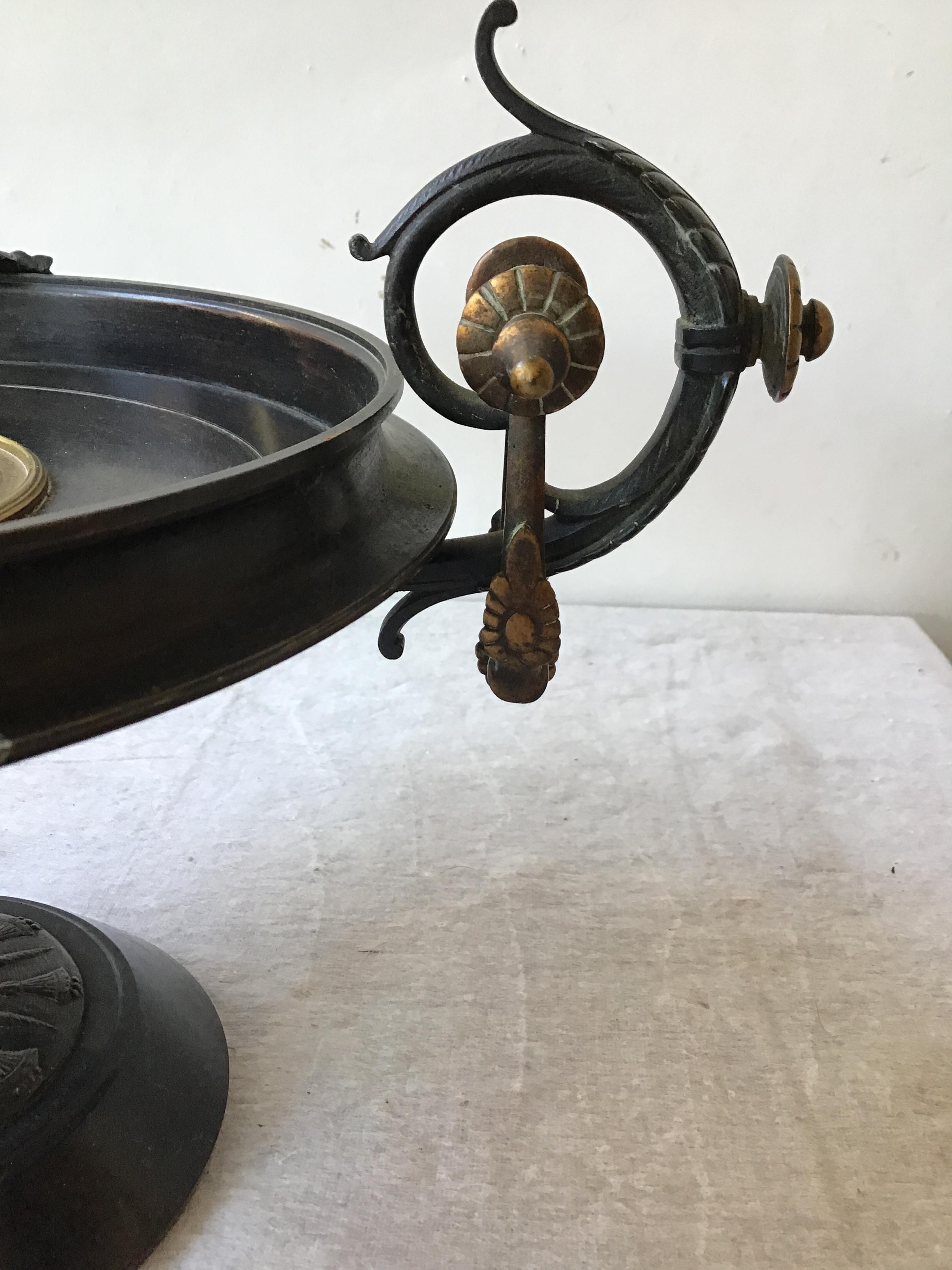 Large 1870s Bronze Classical Tazza For Sale 4