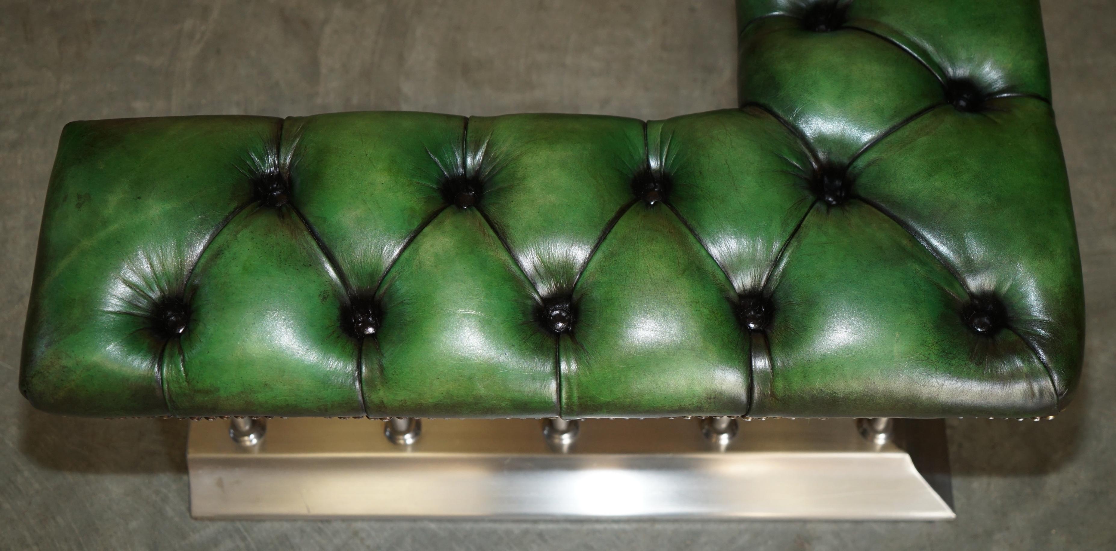 GRANDE 188CM DE ANCHO VINTAGE CUERO CROMADO REGENCY GREEN CHESTERFiELD CLUB FENDER en venta 4