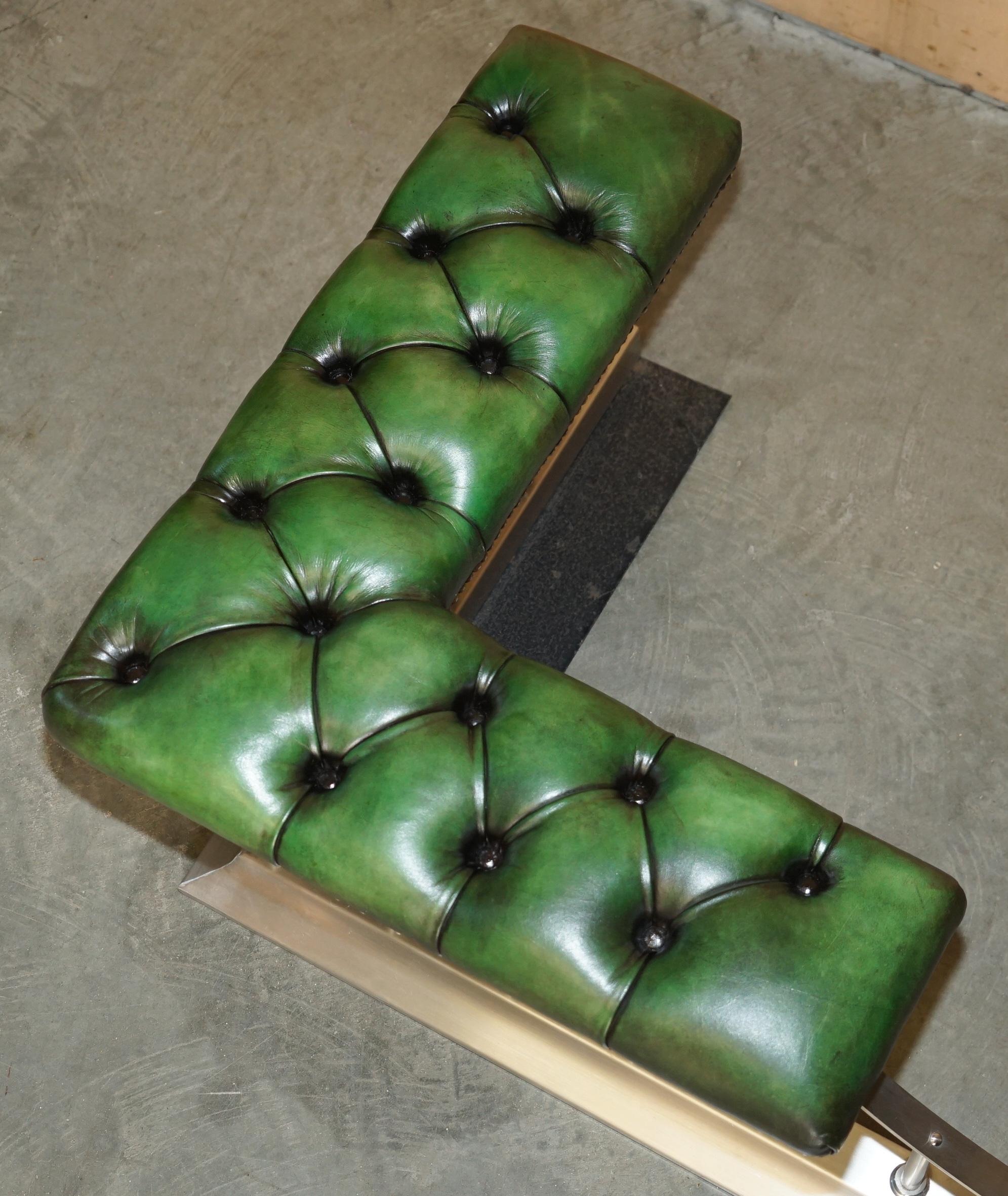 GRANDE 188CM DE ANCHO VINTAGE CUERO CROMADO REGENCY GREEN CHESTERFiELD CLUB FENDER Europeo en venta