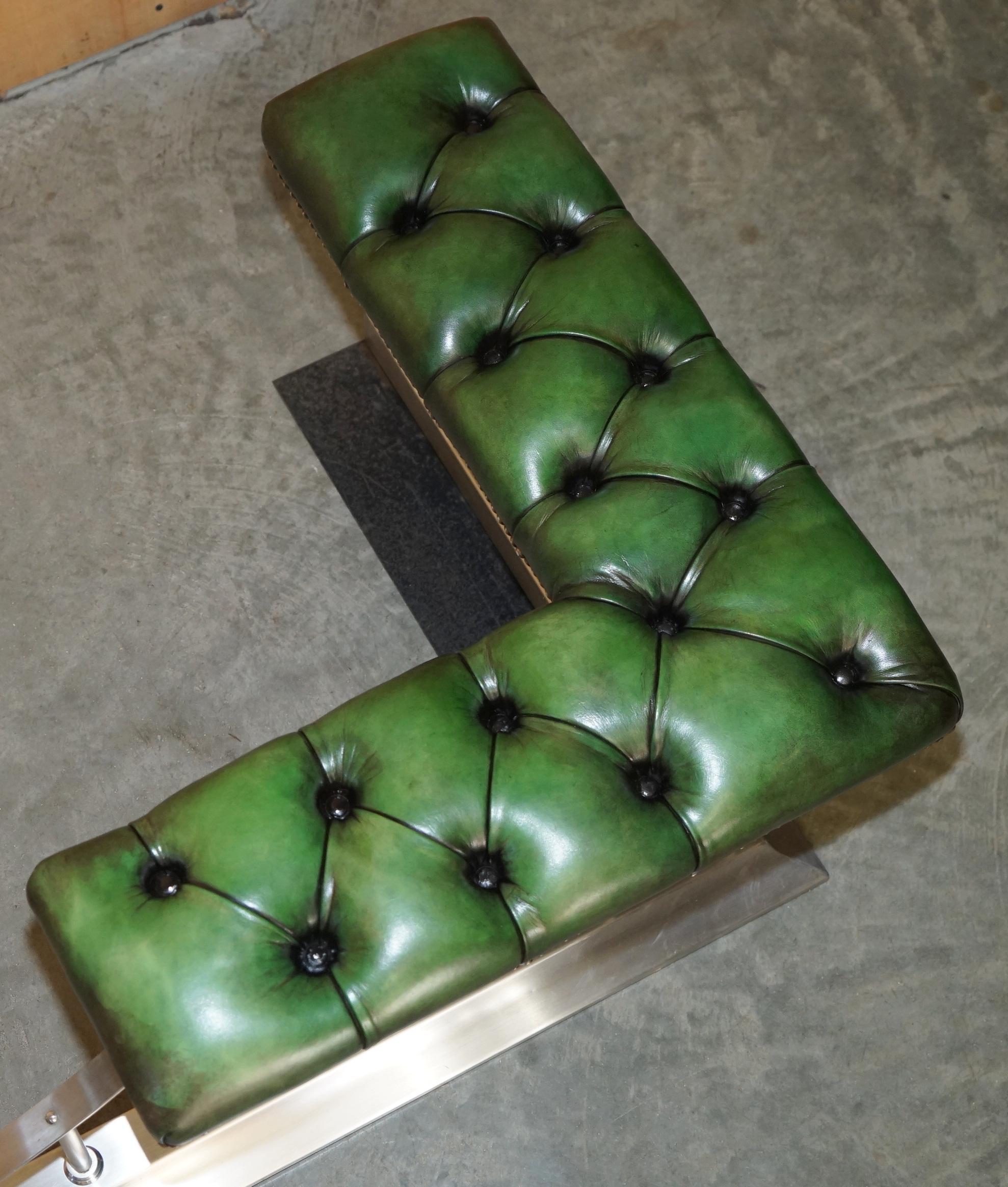 GRANDE 188CM DE ANCHO VINTAGE CUERO CROMADO REGENCY GREEN CHESTERFiELD CLUB FENDER Hecho a mano en venta
