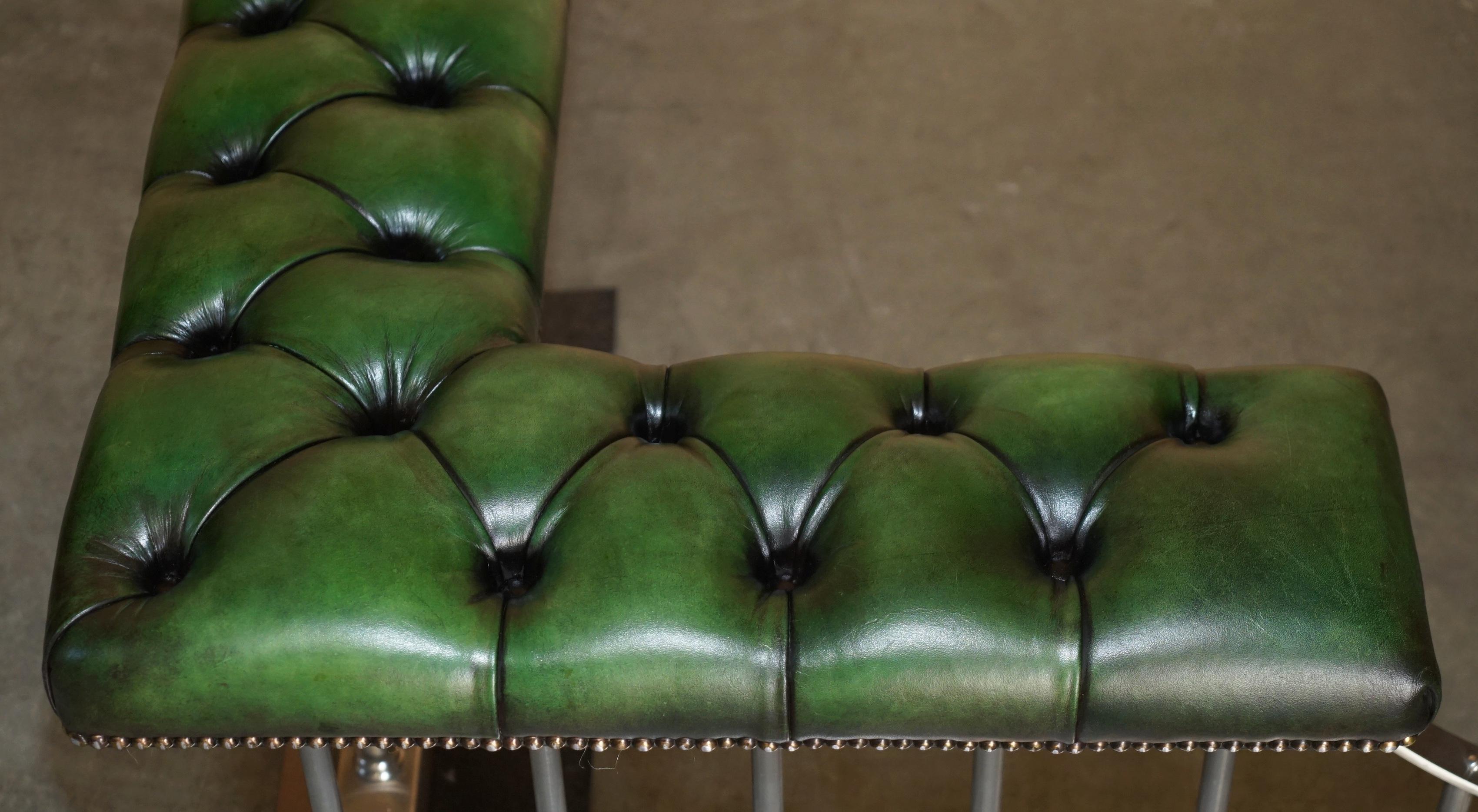 GRANDE 188CM DE ANCHO VINTAGE CUERO CROMADO REGENCY GREEN CHESTERFiELD CLUB FENDER Metal en venta