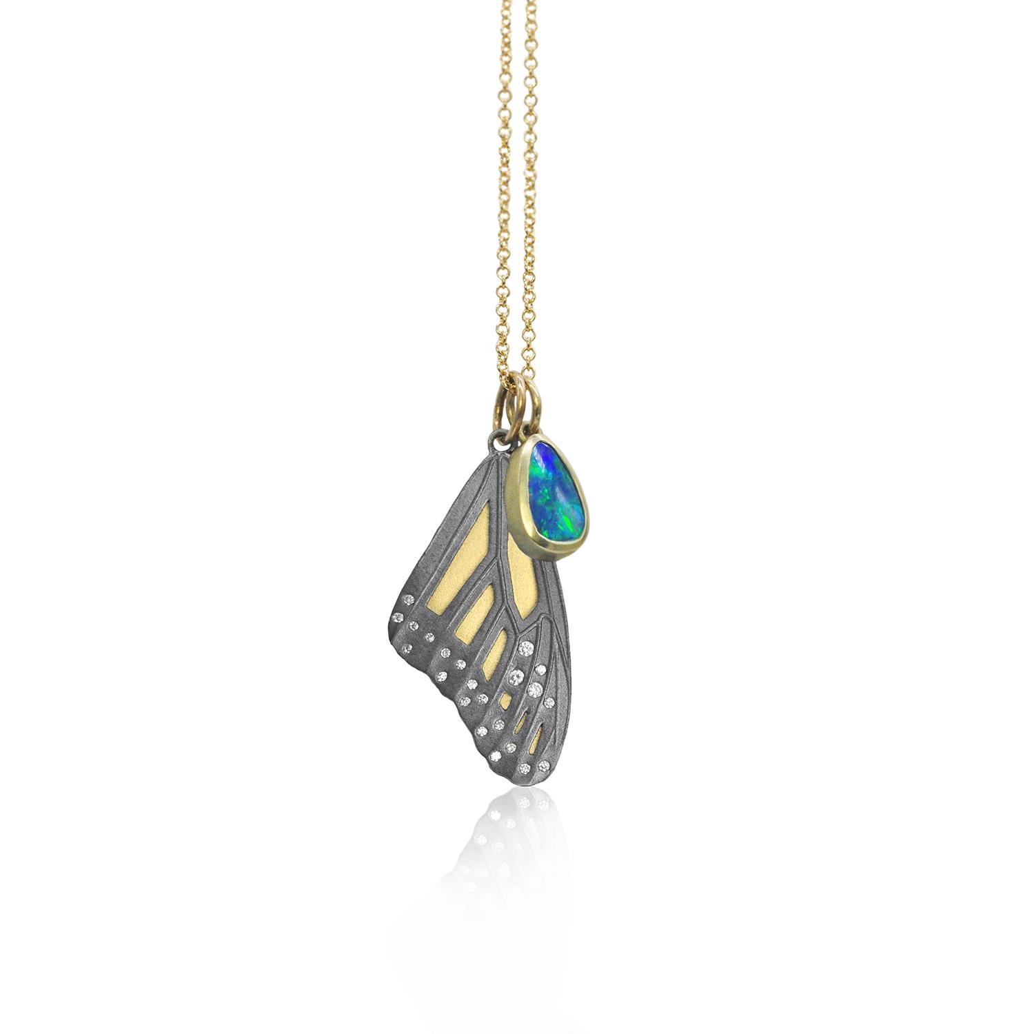 Große Flügel-Halskette aus 18 Karat Gold und Diamanten mit Monarch-Schmetterlingsoberteil im Zustand „Neu“ im Angebot in Baltimore, MD