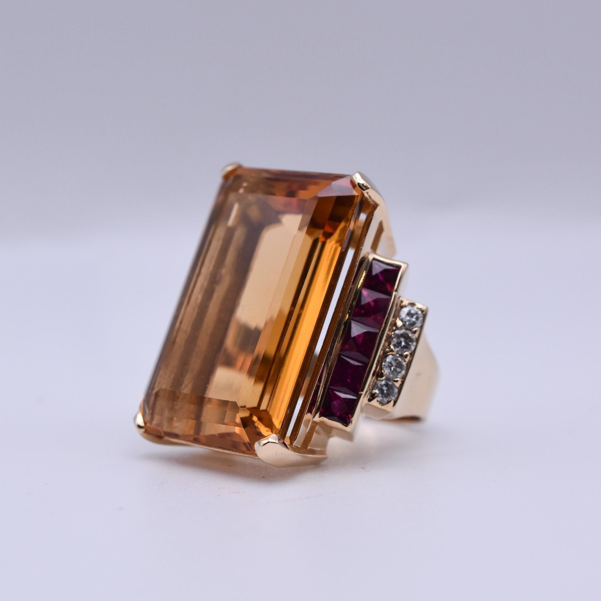 Large 18k Gold Citrine, Diamond and Ruby Cocktail Ring In Excellent Condition For Sale In New York, NY
