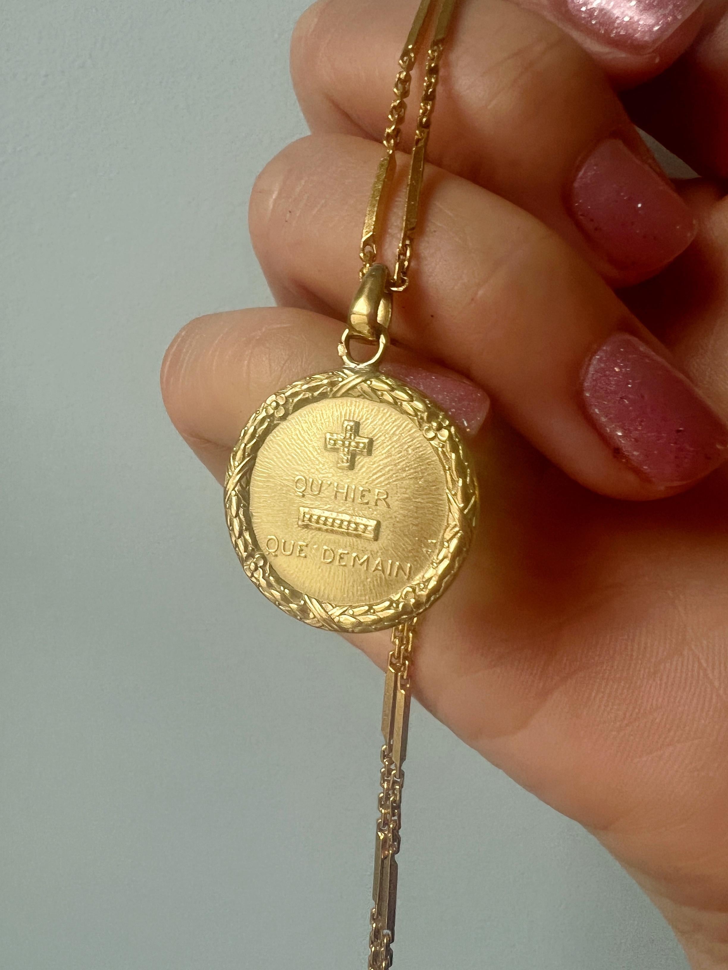 Rétro Grande médaille d'amour française Augis en or 18 carats « More than Yesterday Less than Tomorrow »