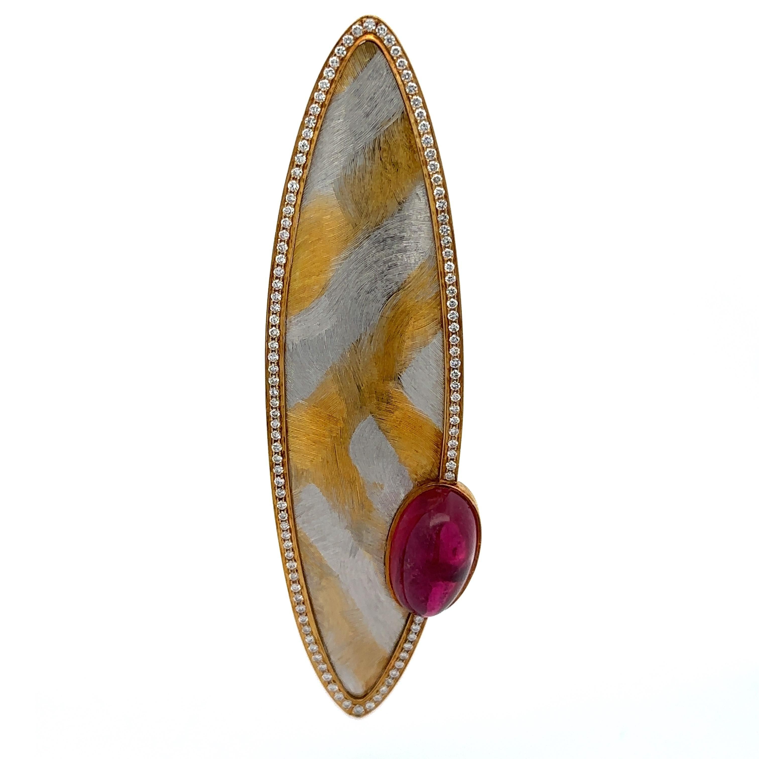 Taglio ovale Spilla grande in oro 18k e platino con tormalina rubellite GIA e diamanti Navette in vendita