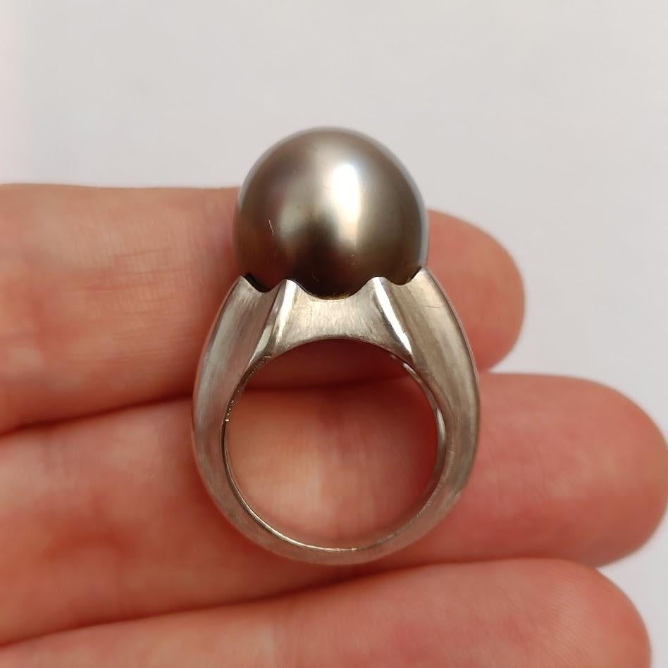 Women's Large 18k White Gold Modernist Ring with Tahitian Pearl For Sale