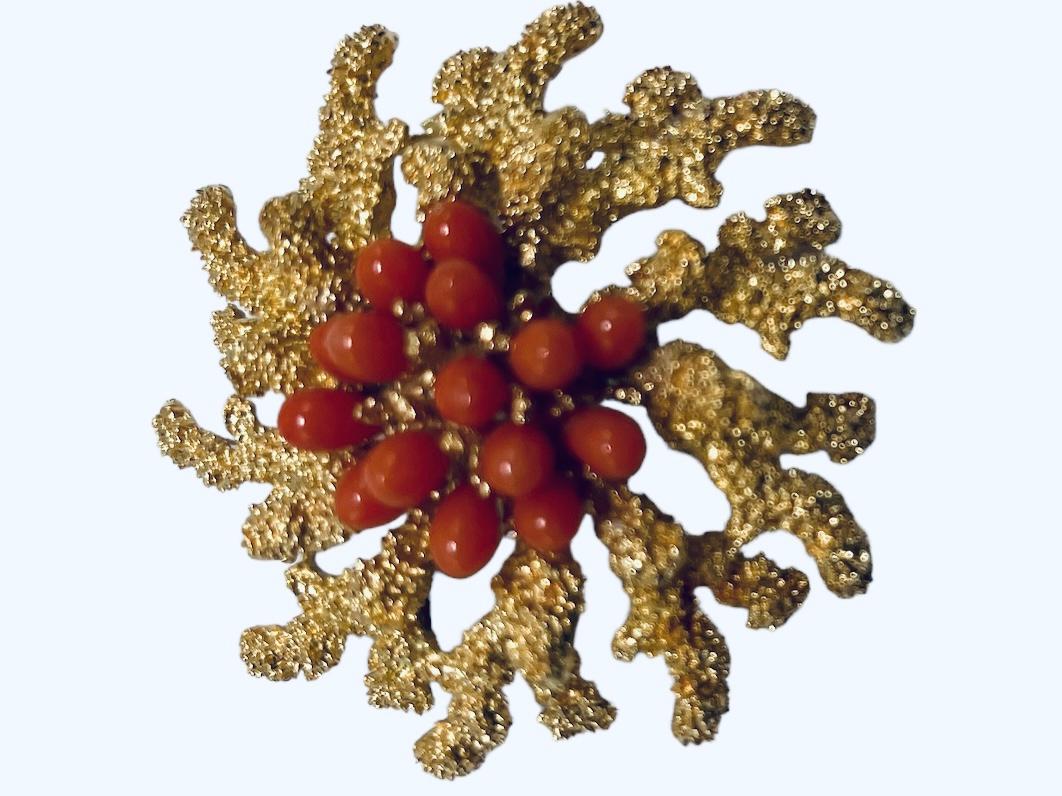 Large 18K Yellow Gold Coral Reef Brooch In Good Condition For Sale In Guaynabo, PR
