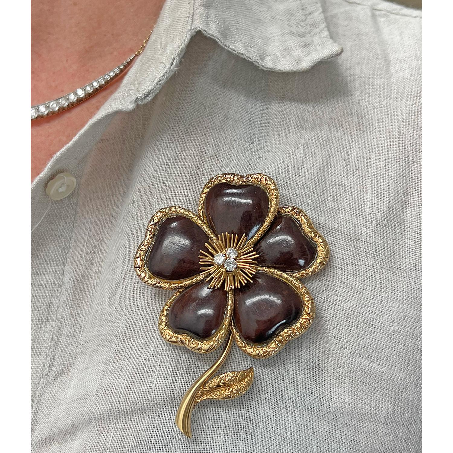 Brilliant Cut Van Cleef & Arpels Large 18k Yellow Gold Diamond Wood Clematis Brooch For Sale