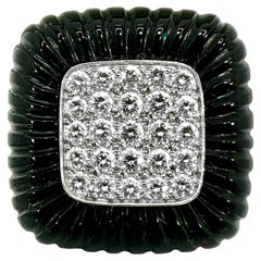 Grande anello da cocktail scanalato in oro giallo 18k con onice nera e diamanti