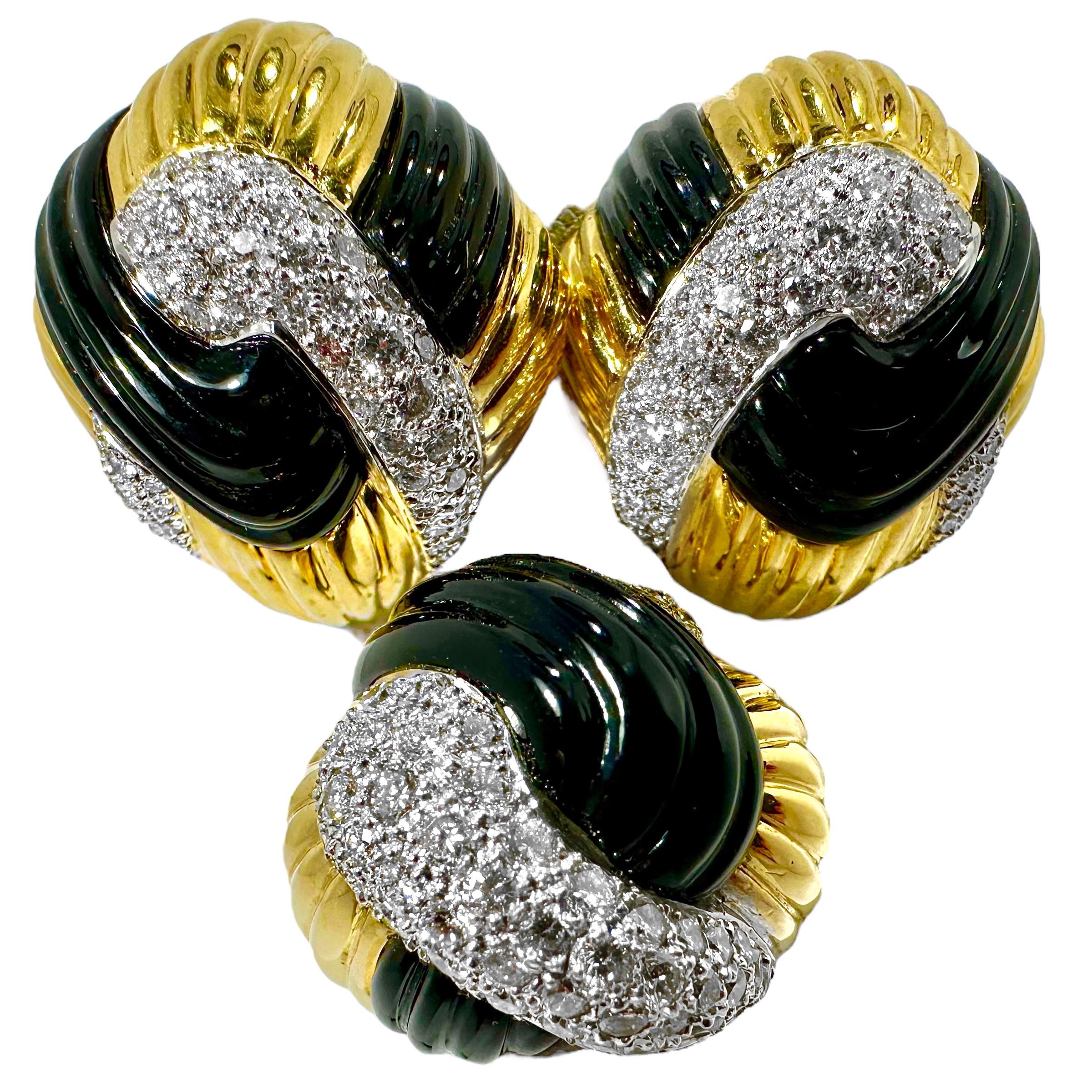 Grande bague en or jaune 18K, onyx noir cannelé et diamant de style nœud en vente 8