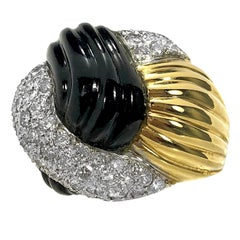 Large 18K Yellow Gold, Fluted Black Onyx and Diamond Knot Style Ring