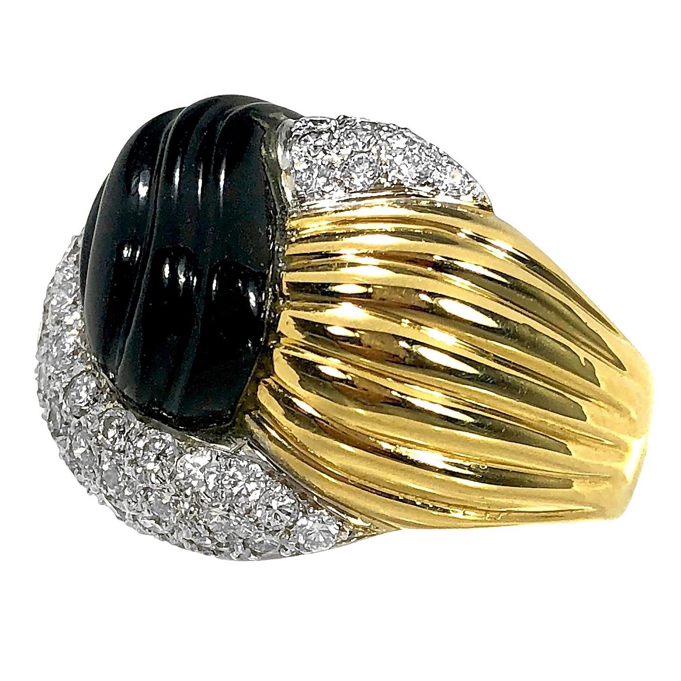 Modern Large 18K Yellow Gold, Fluted Black Onyx and Diamond Knot Style Ring For Sale