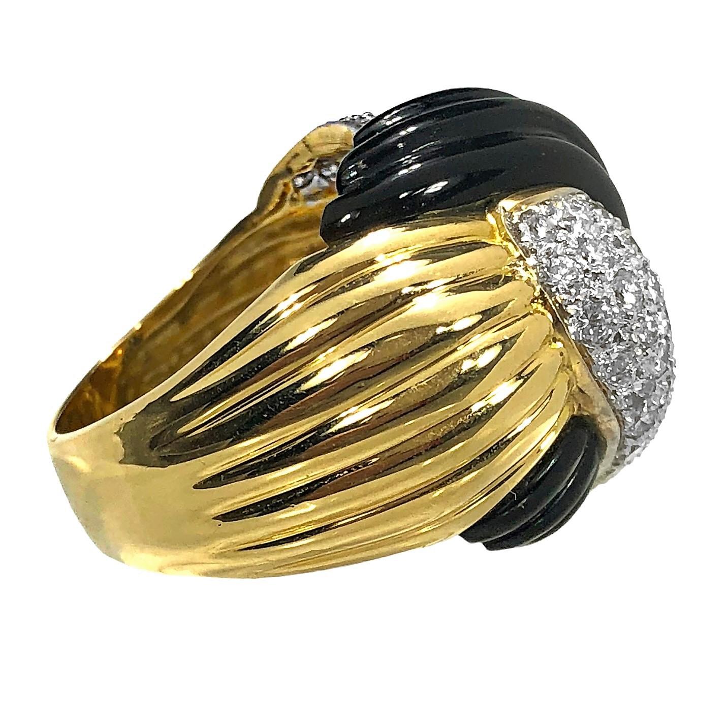 Women's Large 18K Yellow Gold, Fluted Black Onyx and Diamond Knot Style Ring For Sale