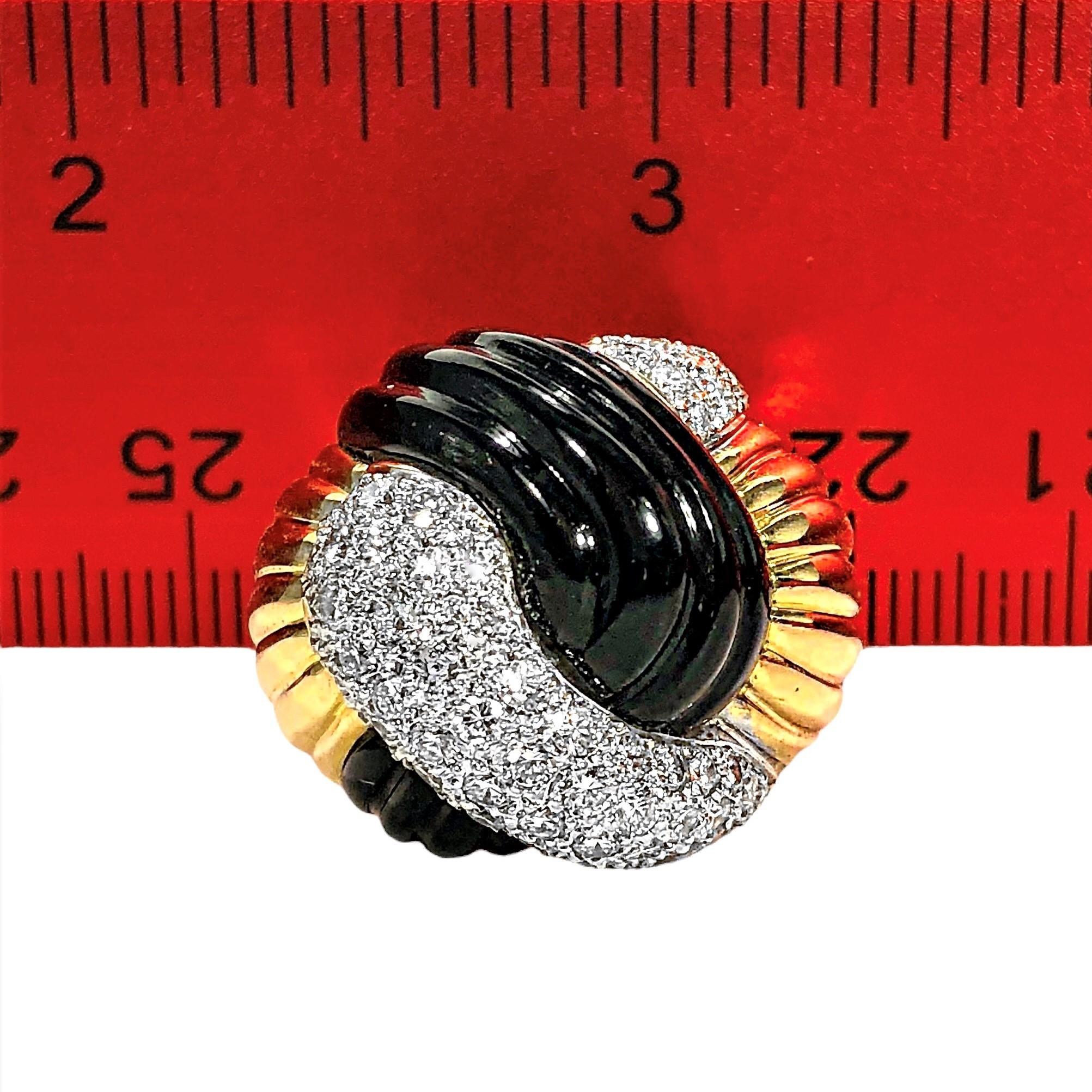Large 18K Yellow Gold, Fluted Black Onyx and Diamond Knot Style Ring For Sale 1