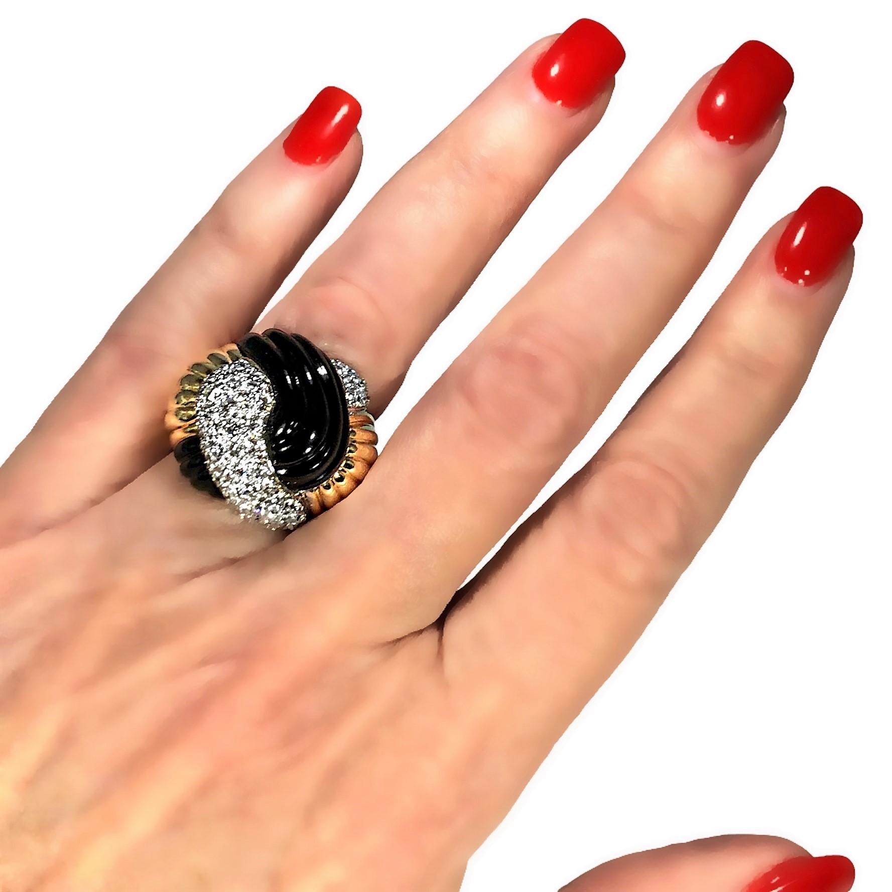 Large 18K Yellow Gold, Fluted Black Onyx and Diamond Knot Style Ring For Sale 3