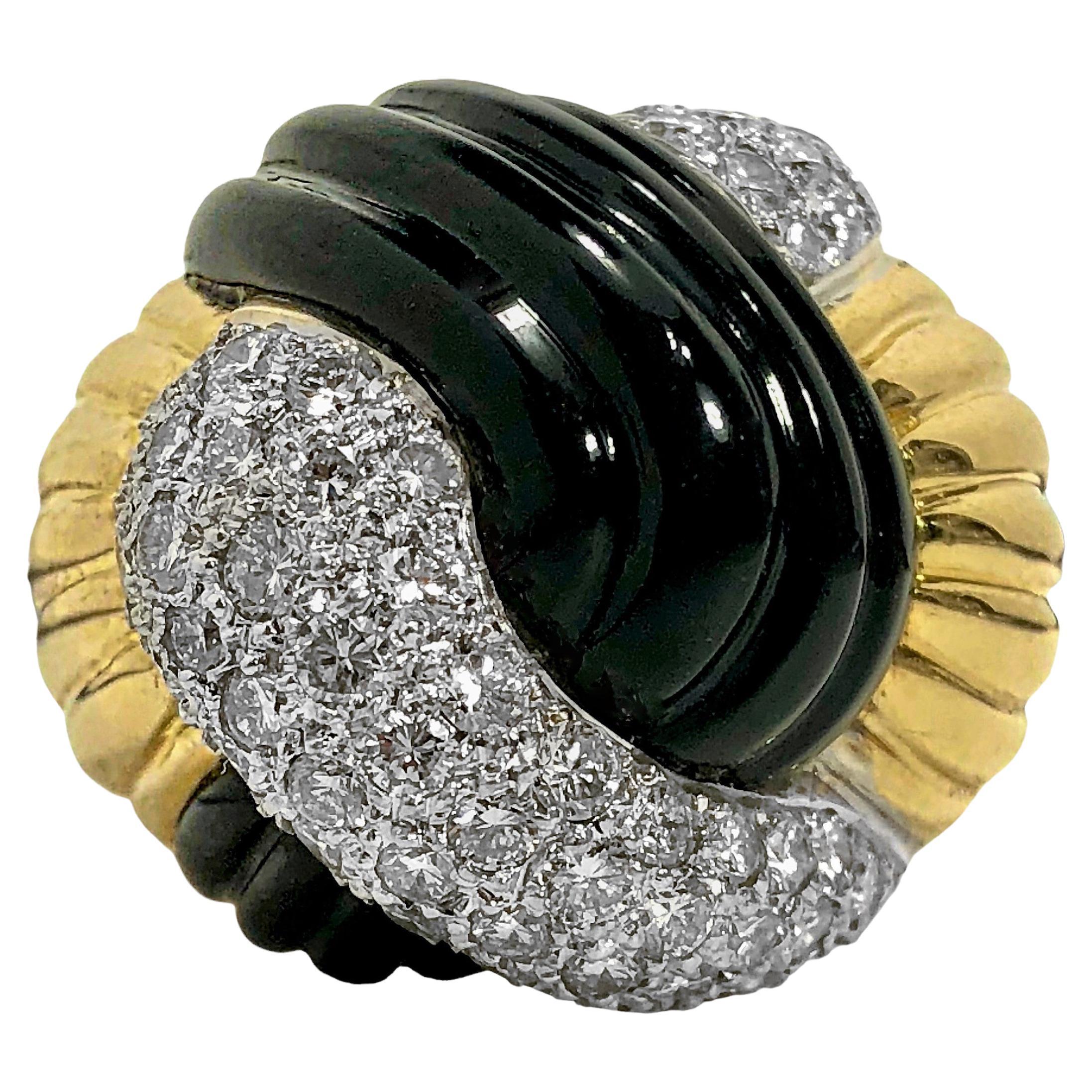 Large 18K Yellow Gold, Fluted Black Onyx and Diamond Knot Style Ring For Sale