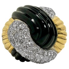 Large 18K Yellow Gold, Fluted Black Onyx and Diamond Knot Style Ring
