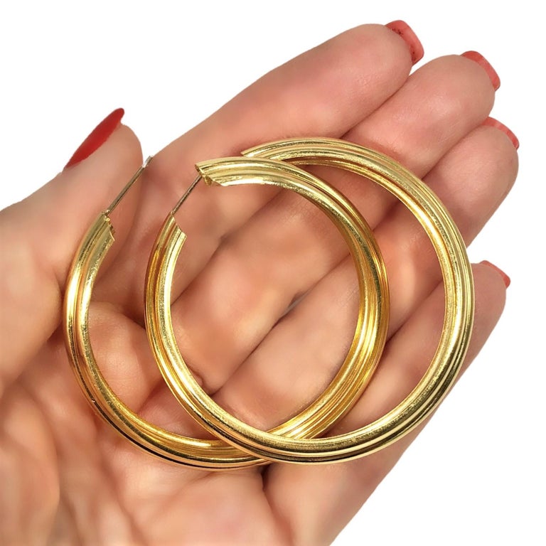Large 18K Yellow Gold Fluted Hoop Earrings For Sale at 1stDibs