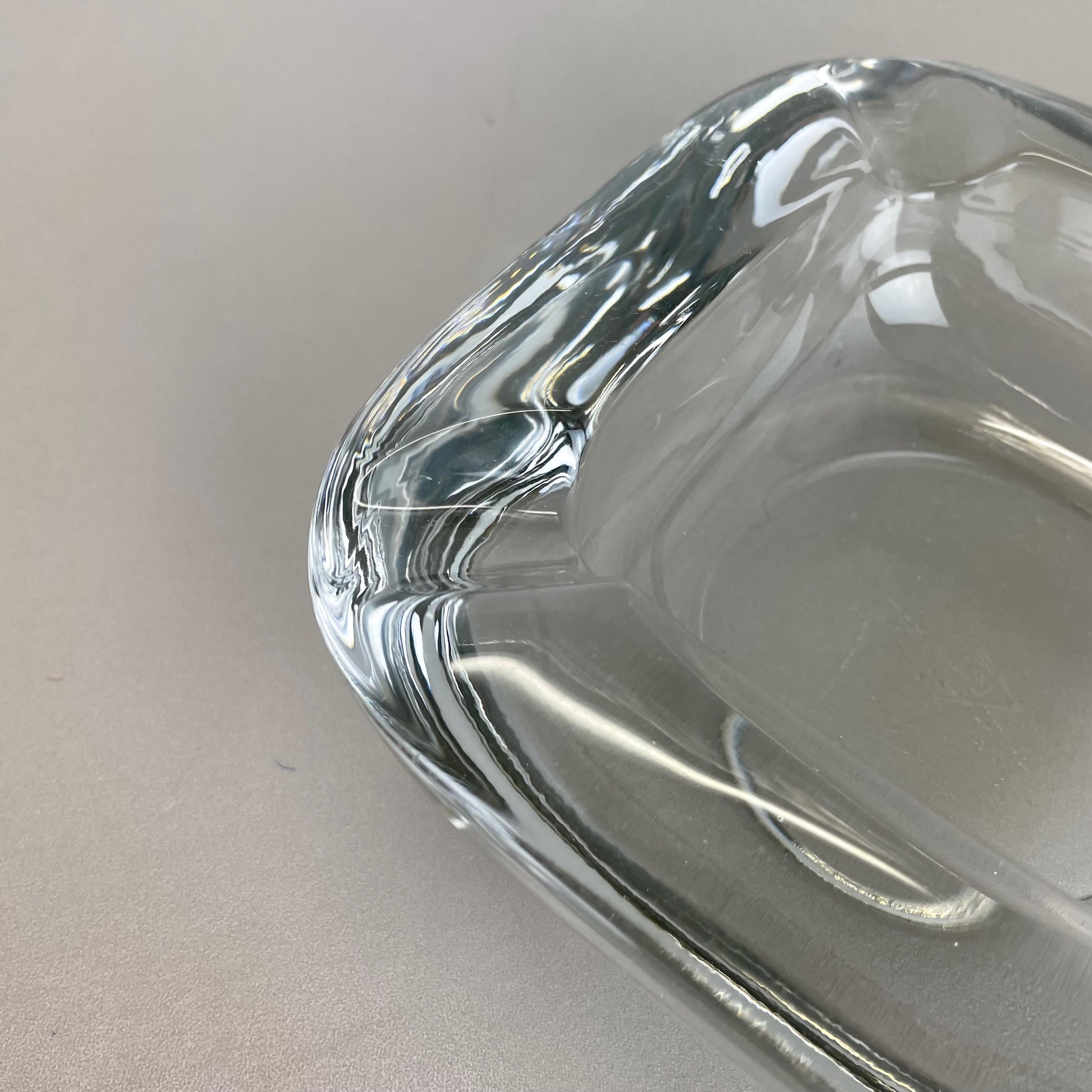 Großer 1,8kg schwerer französischer Aschenbecher „Lucid“ aus Kristallglas mit Muschelmotiv von Art Vannes Frankreich 1970 (20. Jahrhundert) im Angebot