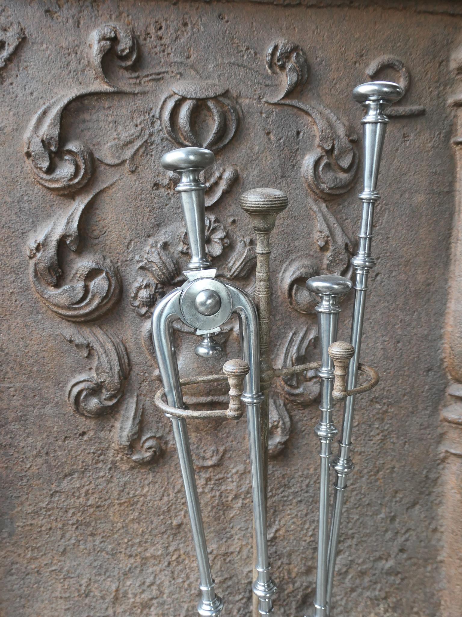 Large 18th - 19th C. English Georgian Polished Steel Fire Irons In Good Condition For Sale In Amerongen, NL