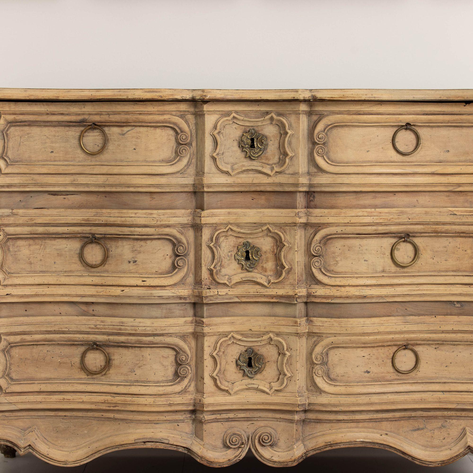 Large 18th c. French Bleached Walnut Louis XV Period Serpentine Commode In Excellent Condition For Sale In Wichita, KS