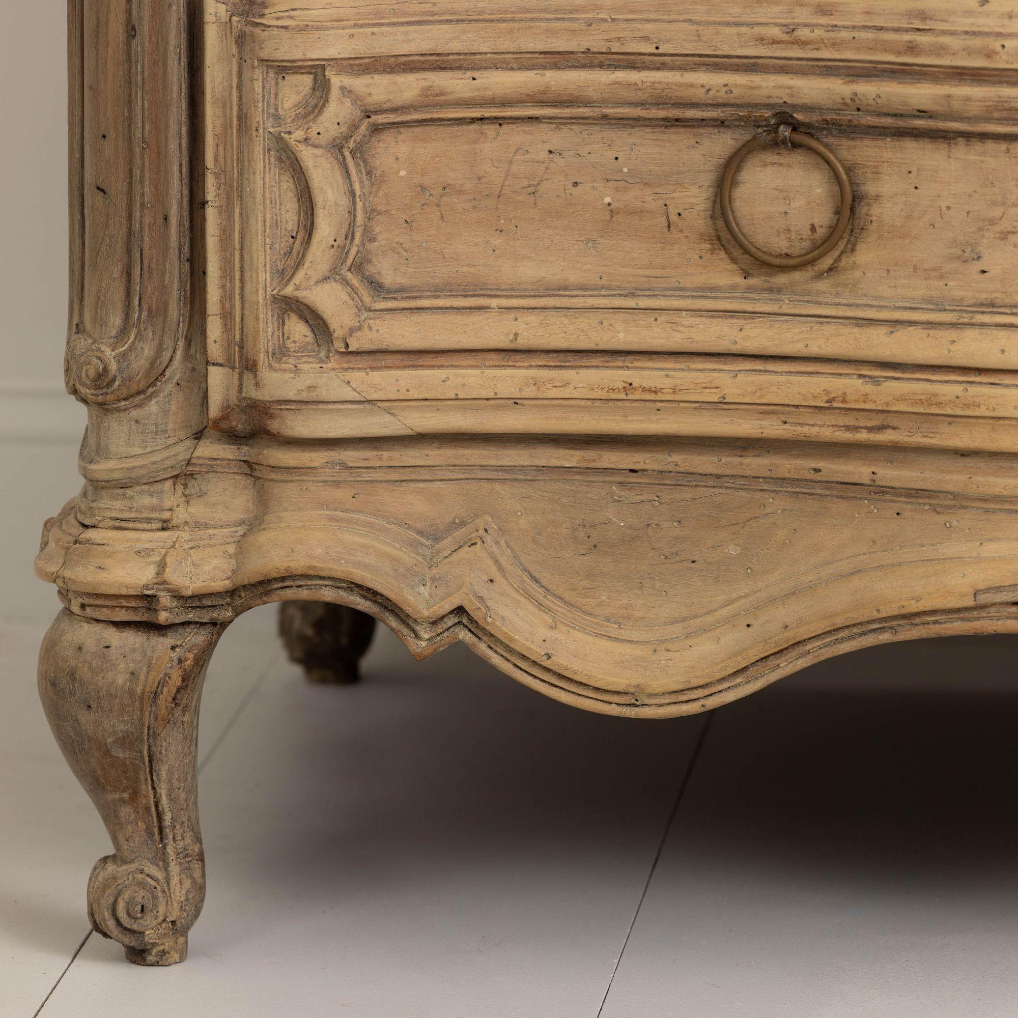 Large 18th c. French Bleached Walnut Louis XV Period Serpentine Commode For Sale 2