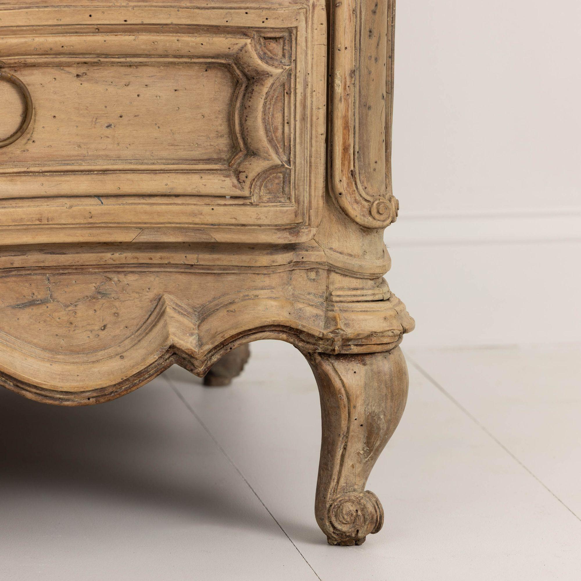 Large 18th c. French Bleached Walnut Louis XV Period Serpentine Commode For Sale 4