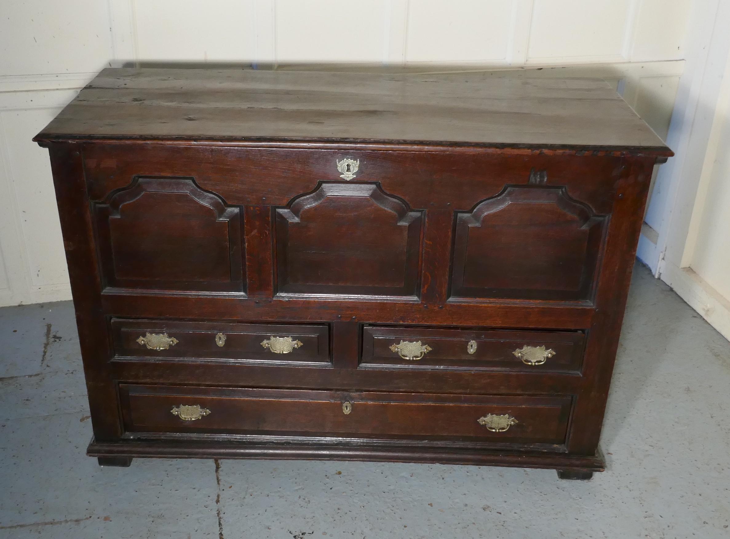 Georgian Large 18th Century 3 Drawer Mule Chest    This is a fine looking piece  For Sale