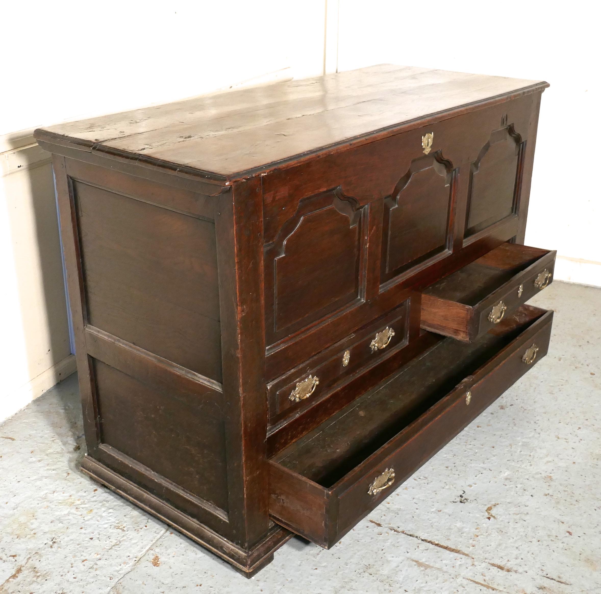 Large 18th Century 3 Drawer Mule Chest    This is a fine looking piece  For Sale 1