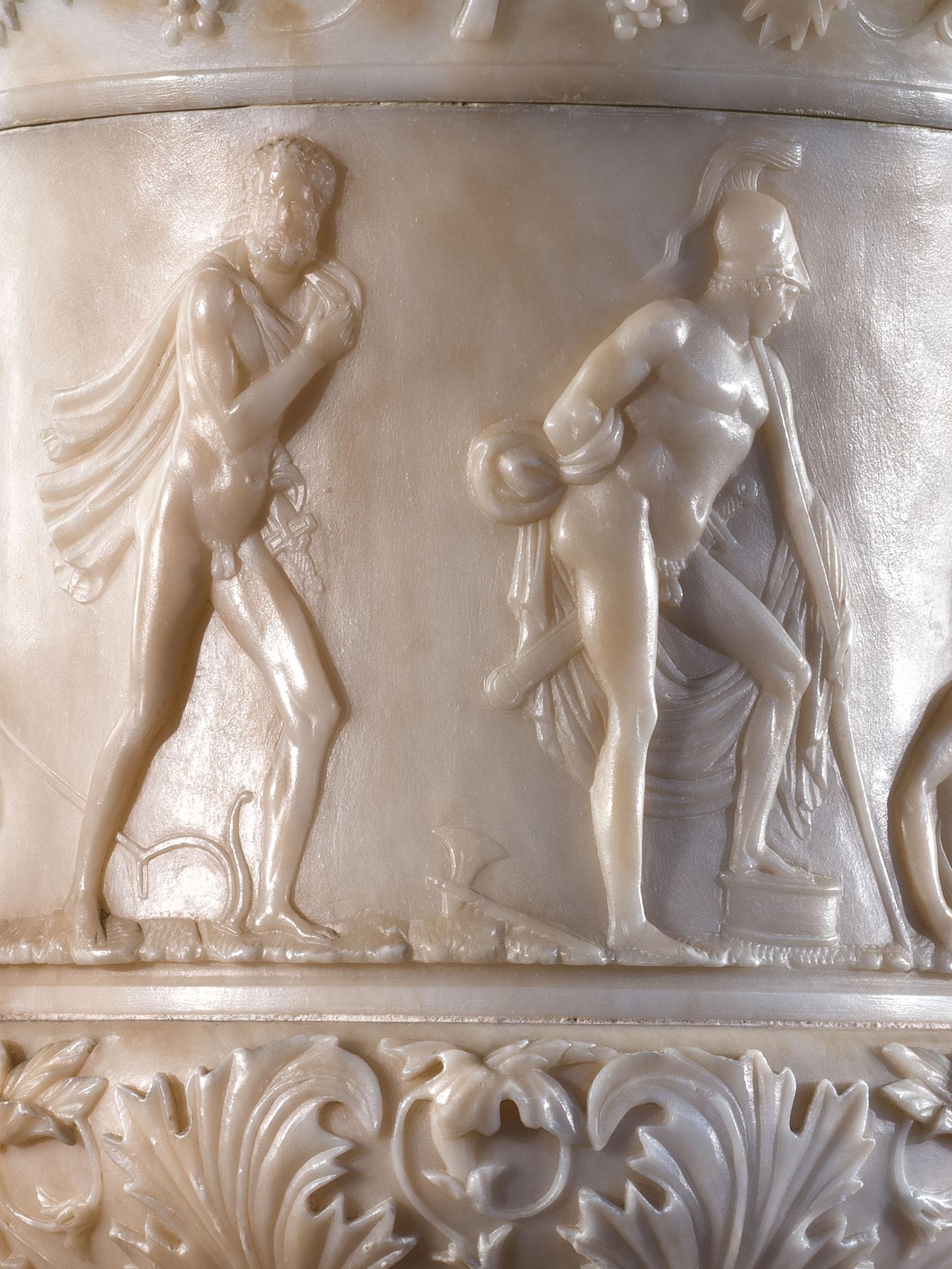 Grande copie du vase Médicis en albâtre du 18ème siècle Bon état - En vente à London, GB