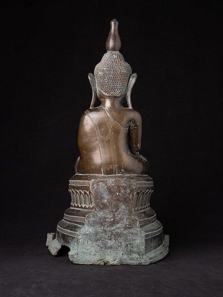 Large 18th Century Ava Buddha Statue from Burma In Good Condition For Sale In DEVENTER, NL