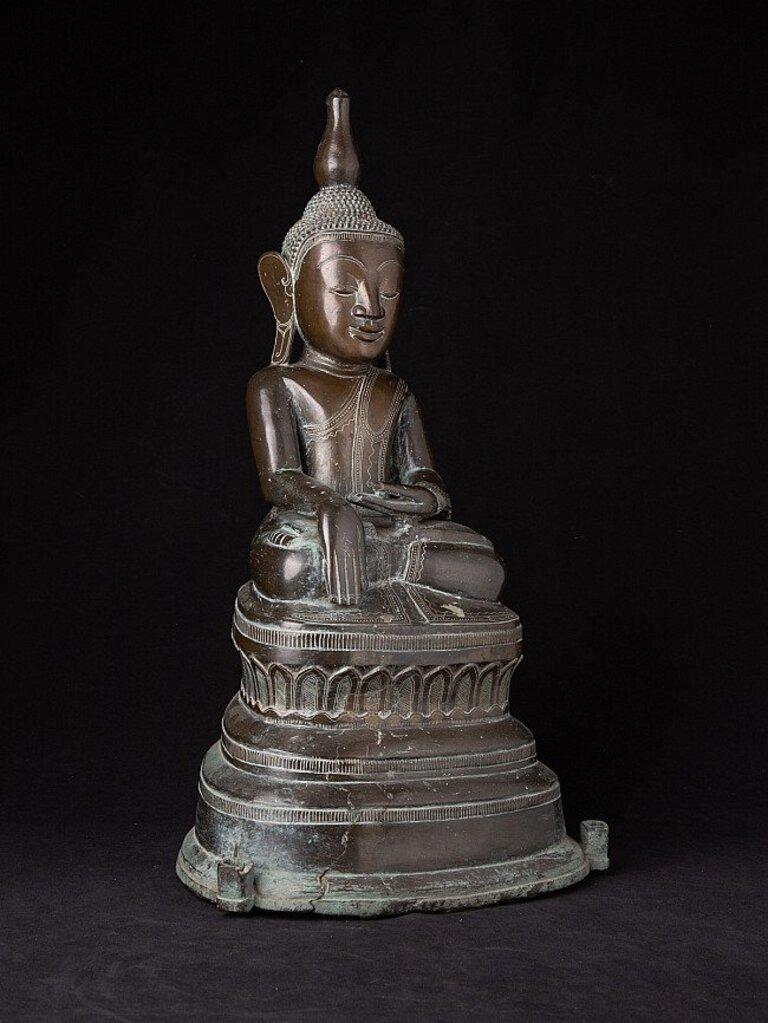Large 18th Century Ava Buddha Statue from Burma For Sale 1