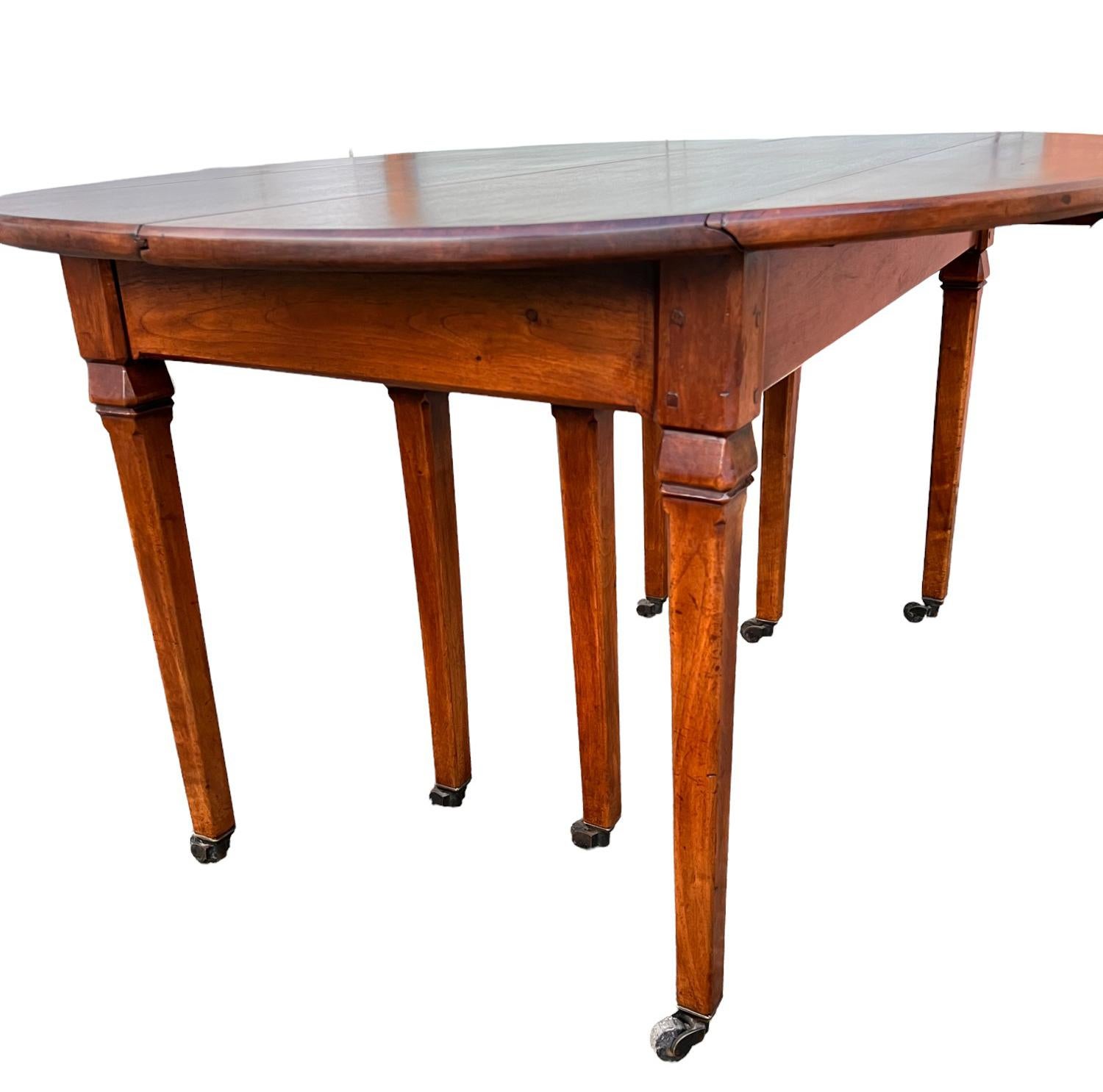 Large 18th Century Banquet Table in Walnut 222 inches In Good Condition In CHALON-SUR-SAÔNE, FR