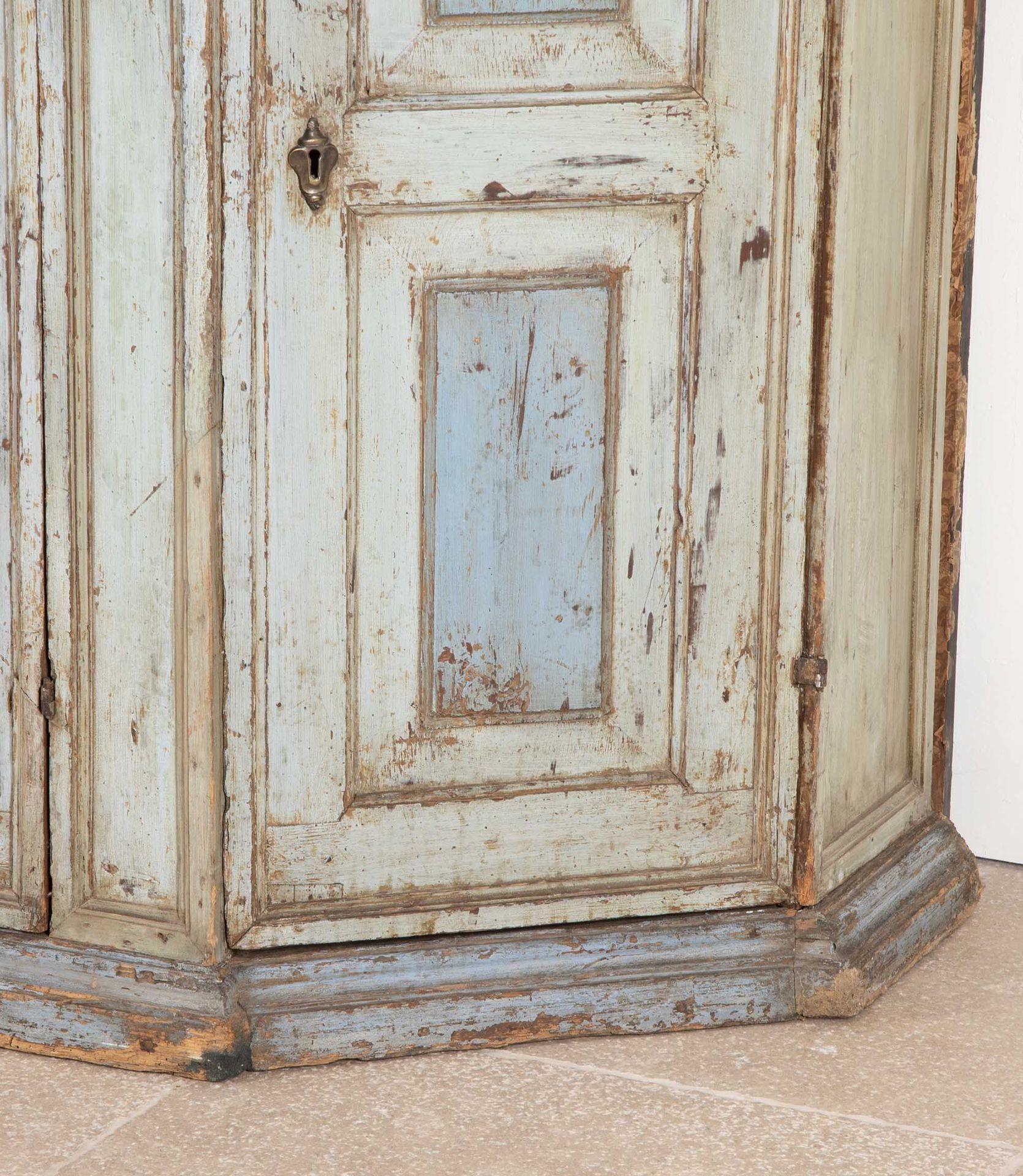 Large 18th Century Blue Painted Italian Cupboard For Sale 4