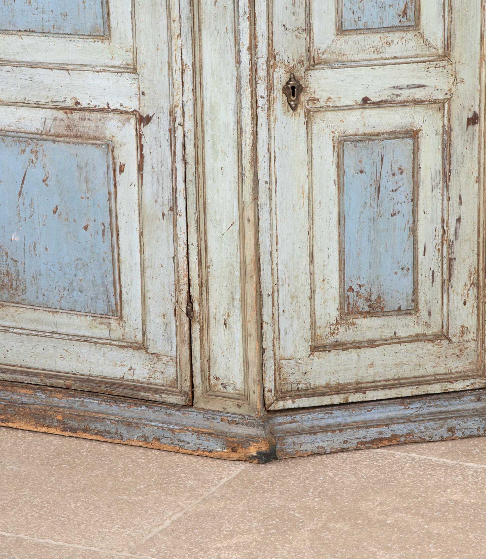 Large 18th Century Blue Painted Italian Cupboard For Sale 5