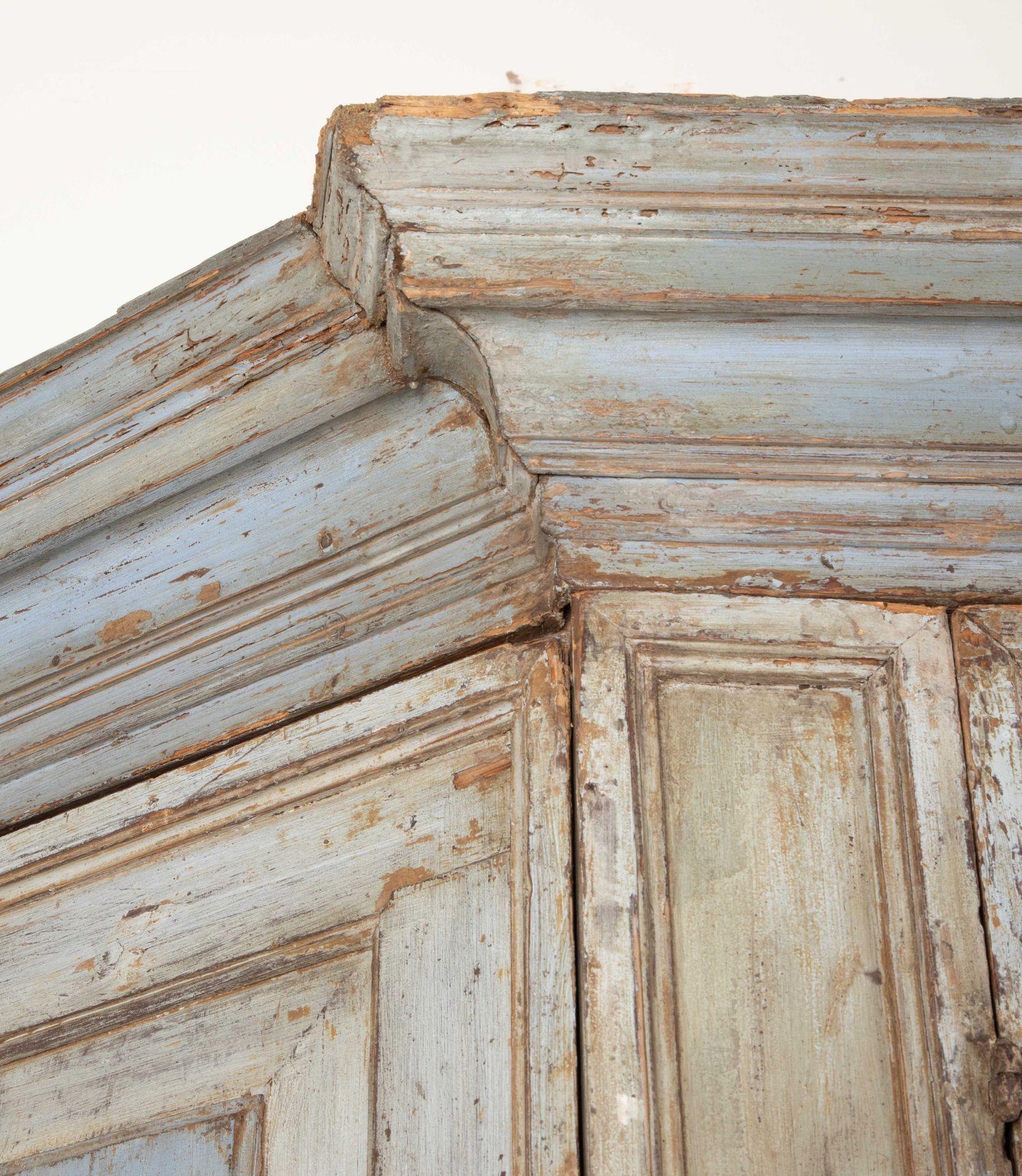 Wood Large 18th Century Blue Painted Italian Cupboard For Sale