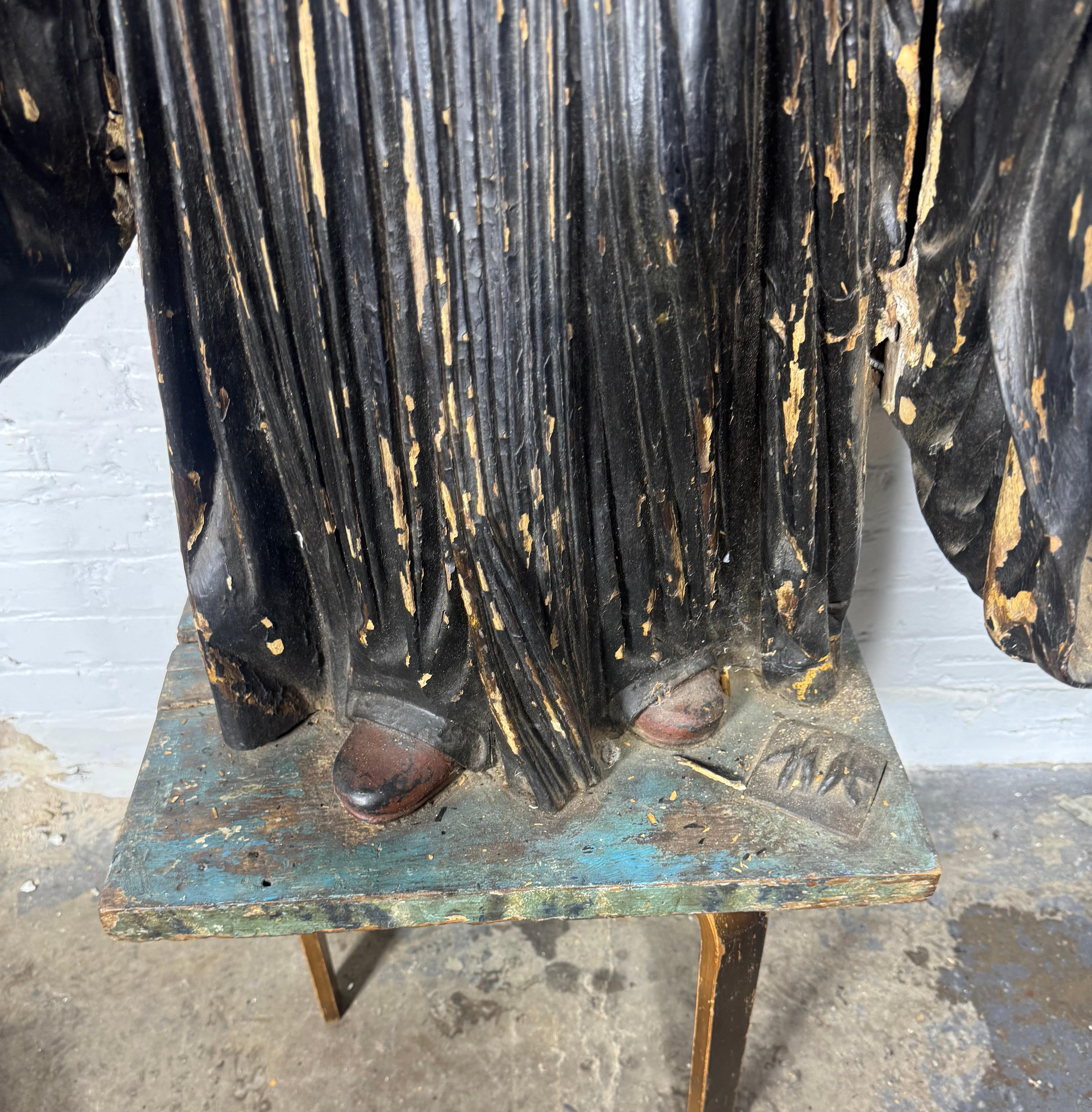 Grande statua religiosa in legno intagliato e policromato del XVIII secolo... in vendita 4