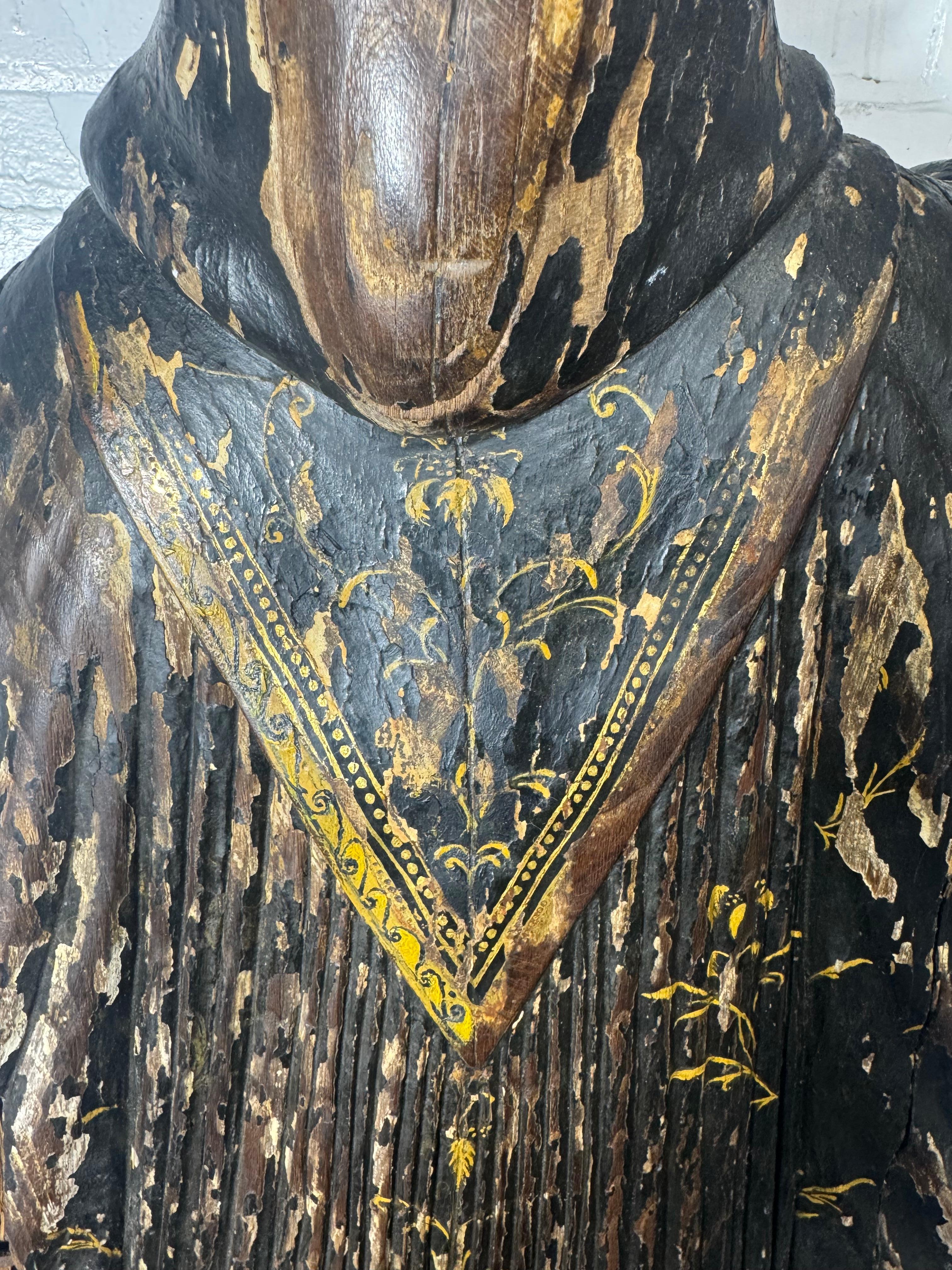 Grande statua religiosa in legno intagliato e policromato del XVIII secolo... In condizioni deteriorate in vendita a Buffalo, NY