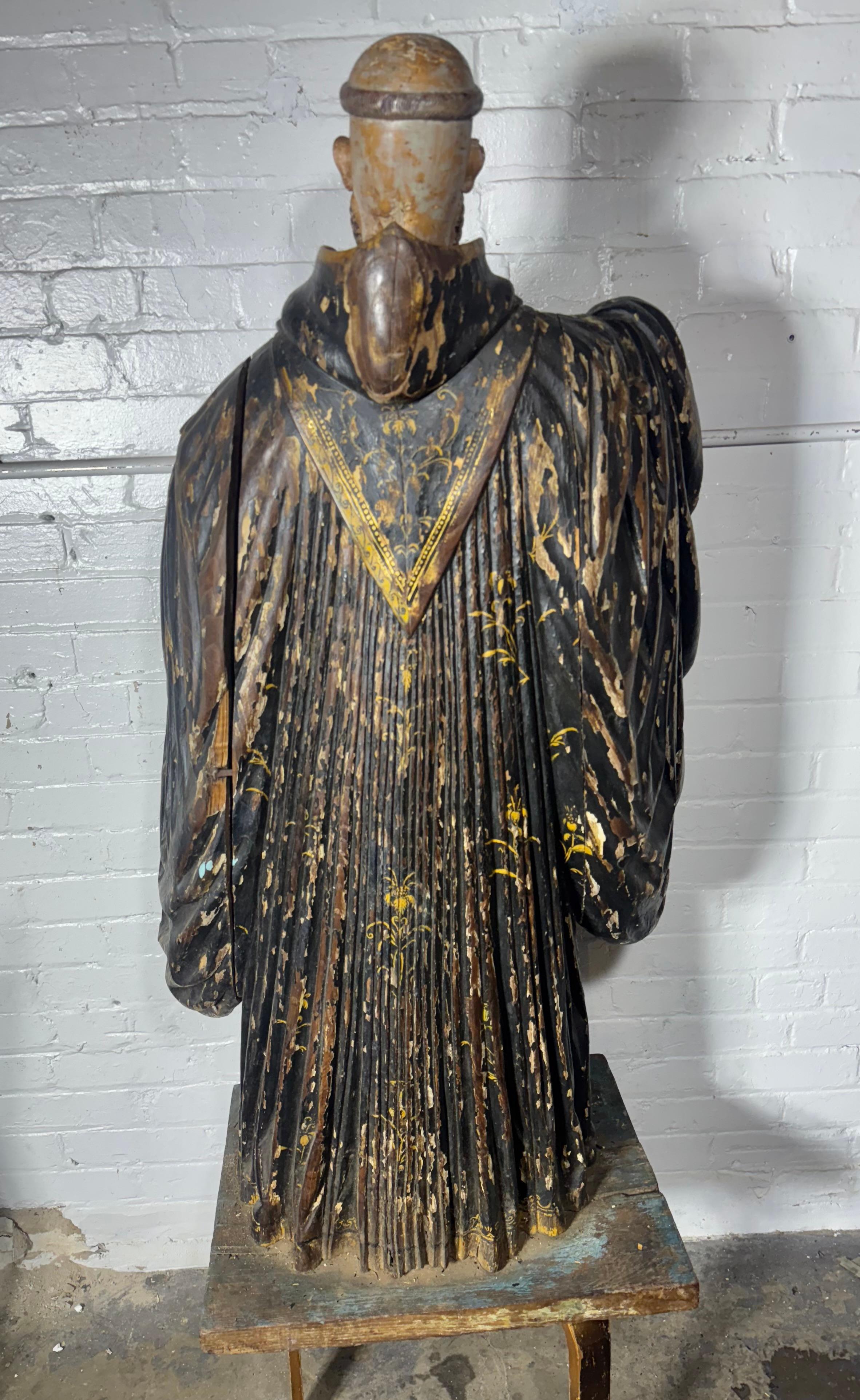 Grande statua religiosa in legno intagliato e policromato del XVIII secolo... in vendita 1