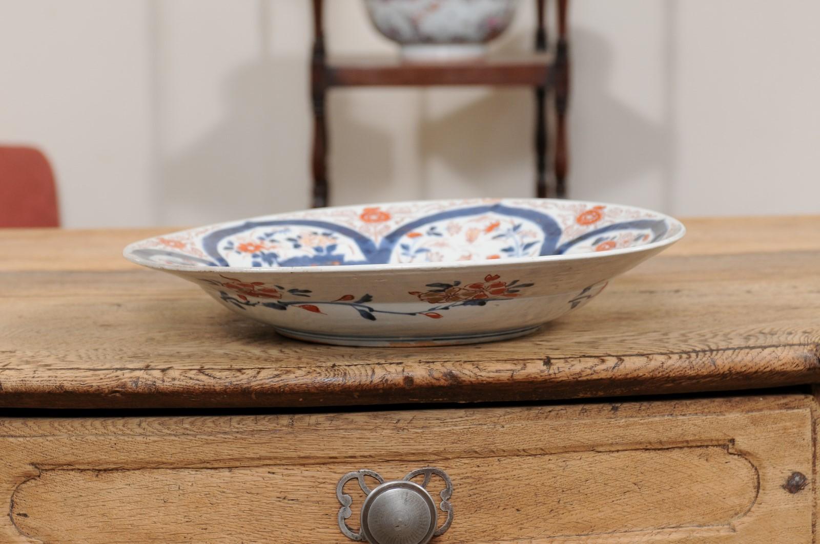 Grand chargeur en porcelaine Imari Porcelain d'exportation chinoise du 18e siècle en vente 7