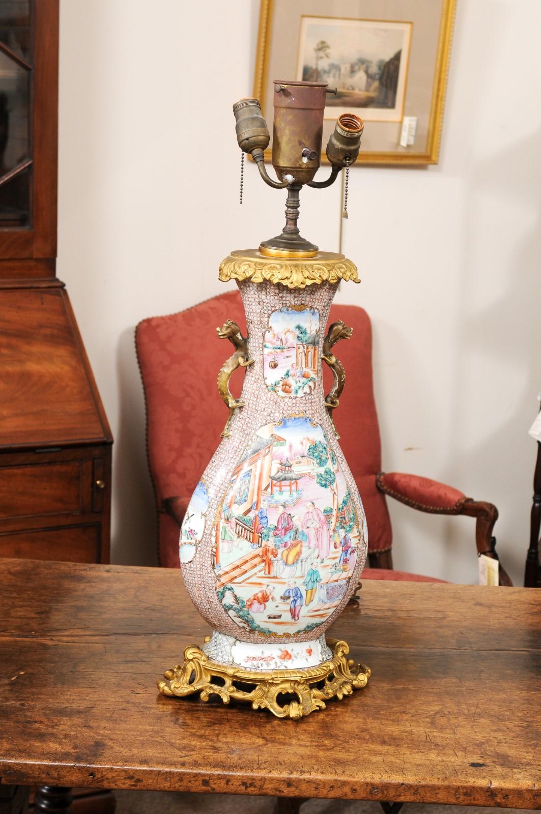  Grand vase d'exportation chinoise du 18ème siècle monté en bronze mandarin, câblé comme une lampe en vente 5