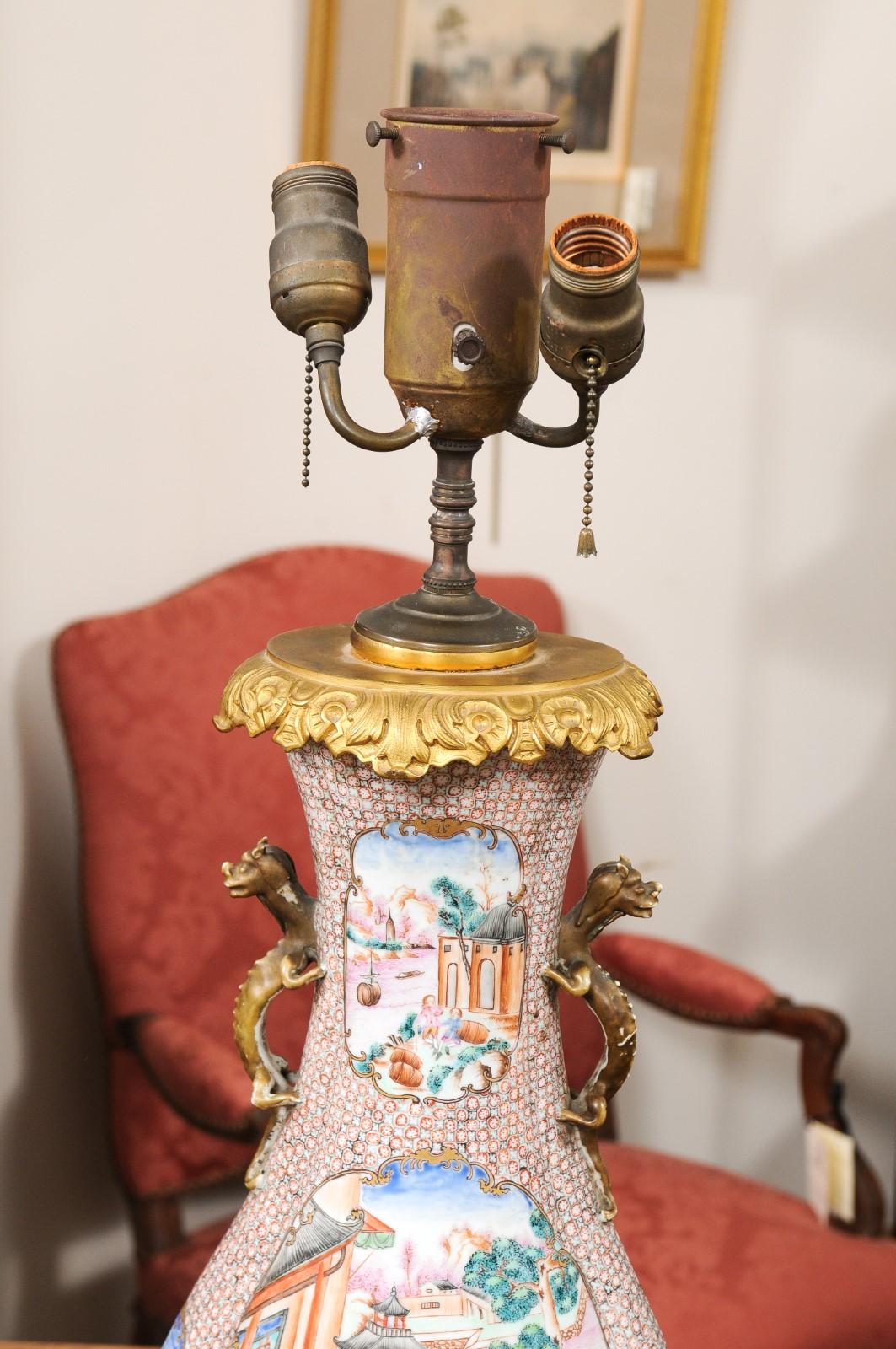 Grand vase d'exportation chinoise du 18ème siècle monté en bronze mandarin, câblé comme une lampe en vente 7